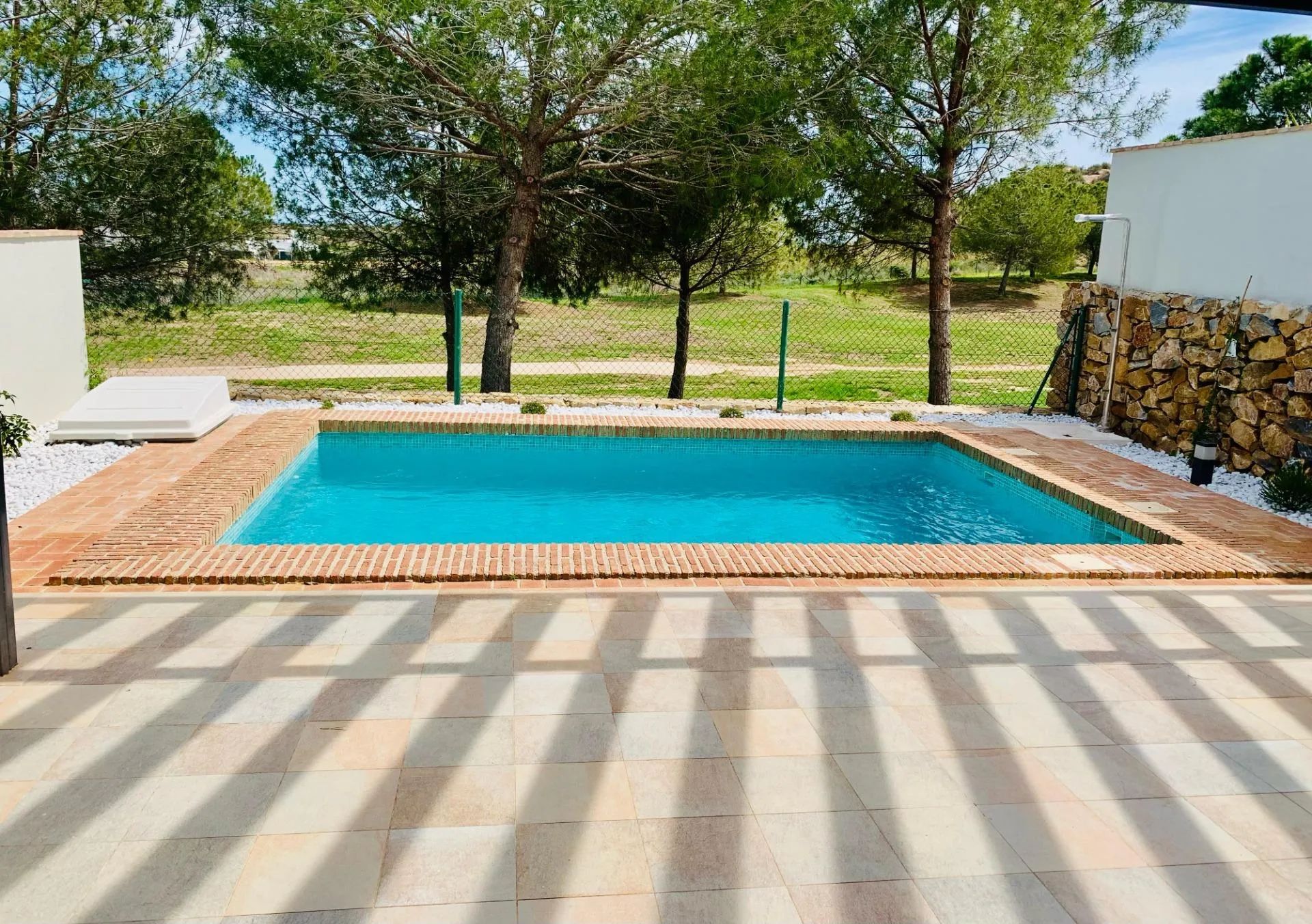 Wonen in stijl en rust: exclusieve vakantiewoningen met privézwembad op luxe Golf Resort foto 17