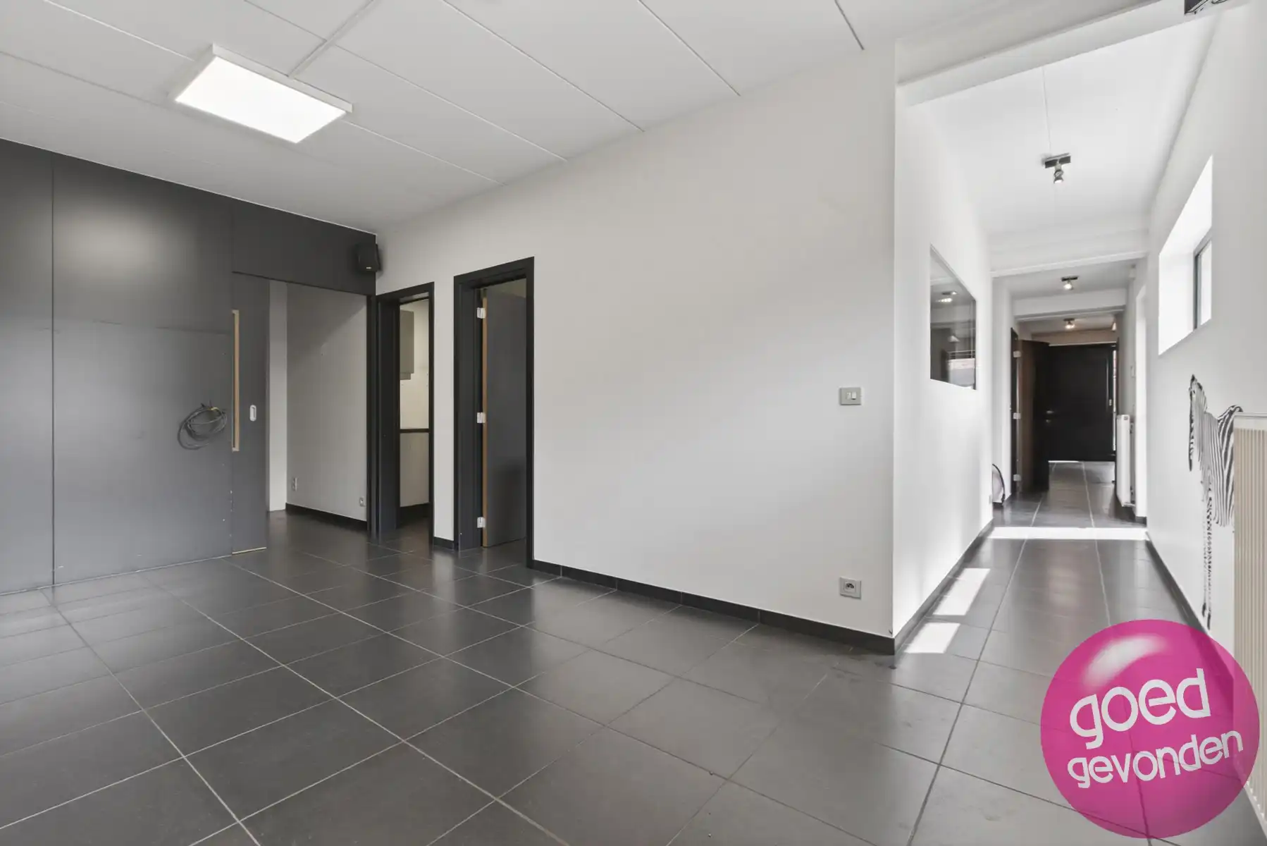 HANDEL-KANTOOR 140 M² - INSTAPKLAAR - PARKING  foto 11
