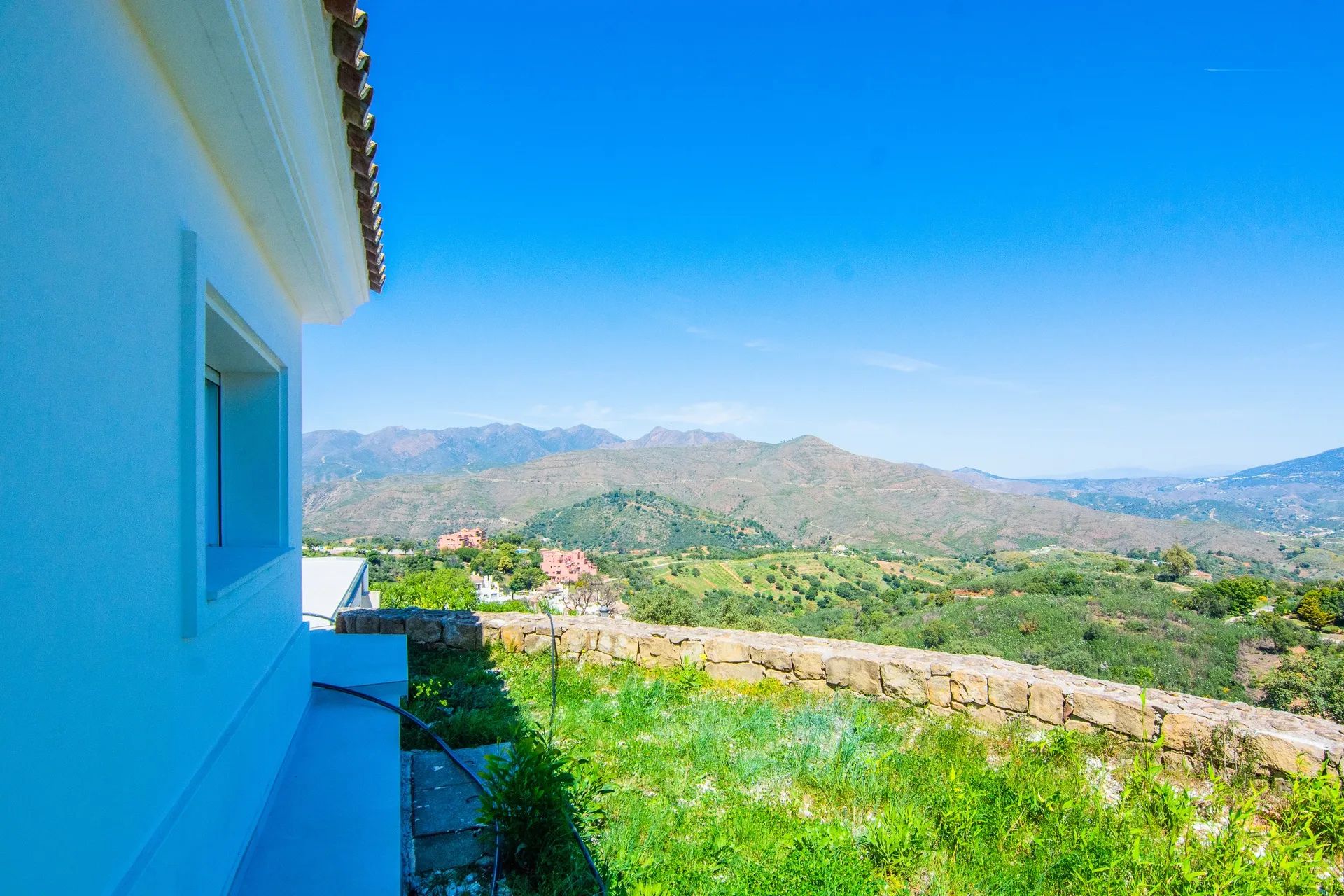 Stijlvol leven met panoramisch uitzicht in La Mairena – luxe, ruimte en rust samen in één woning foto 25