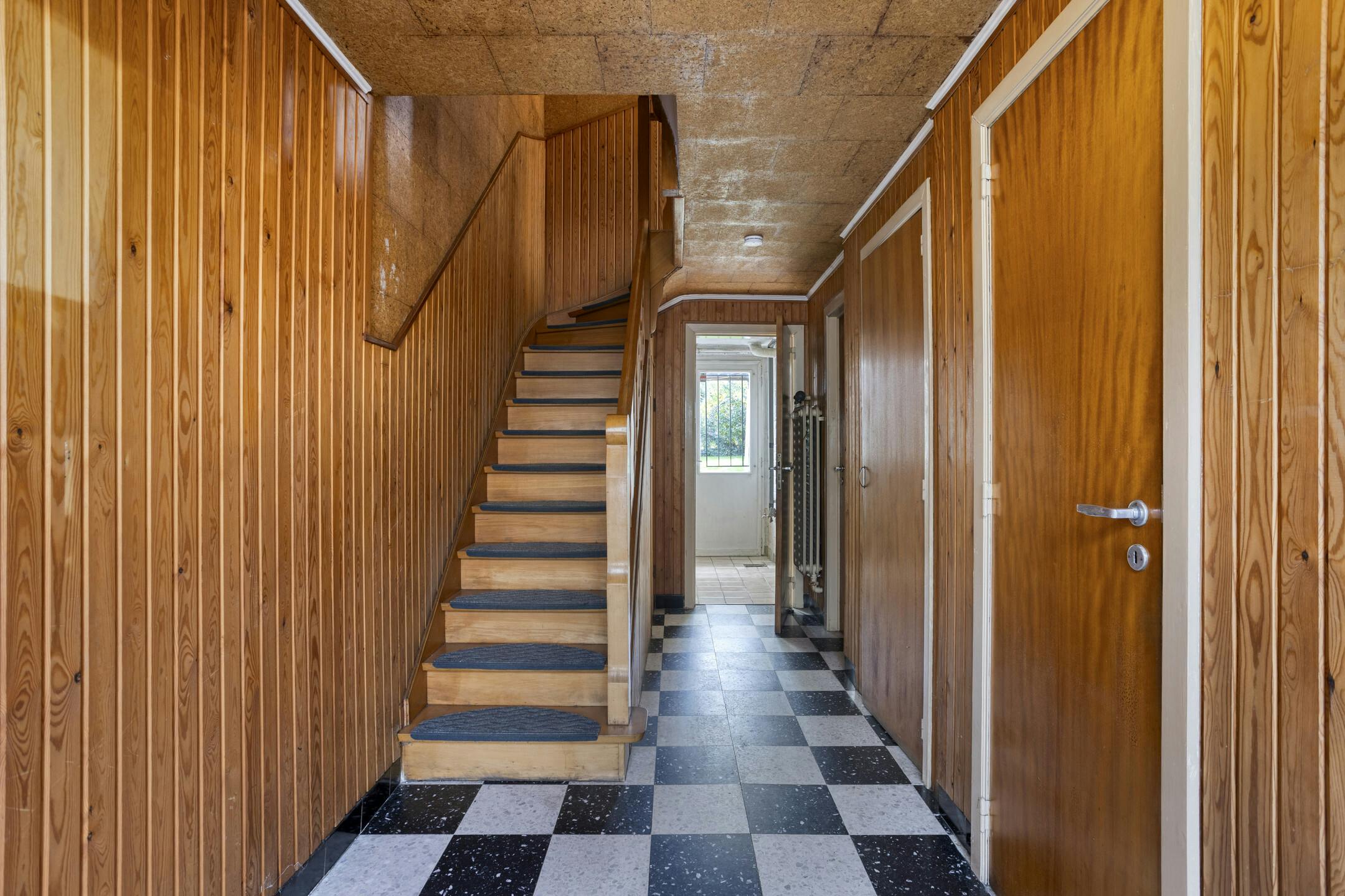 Te renoveren woning met potentieel in Sint-Agatha-Berchem! foto 14