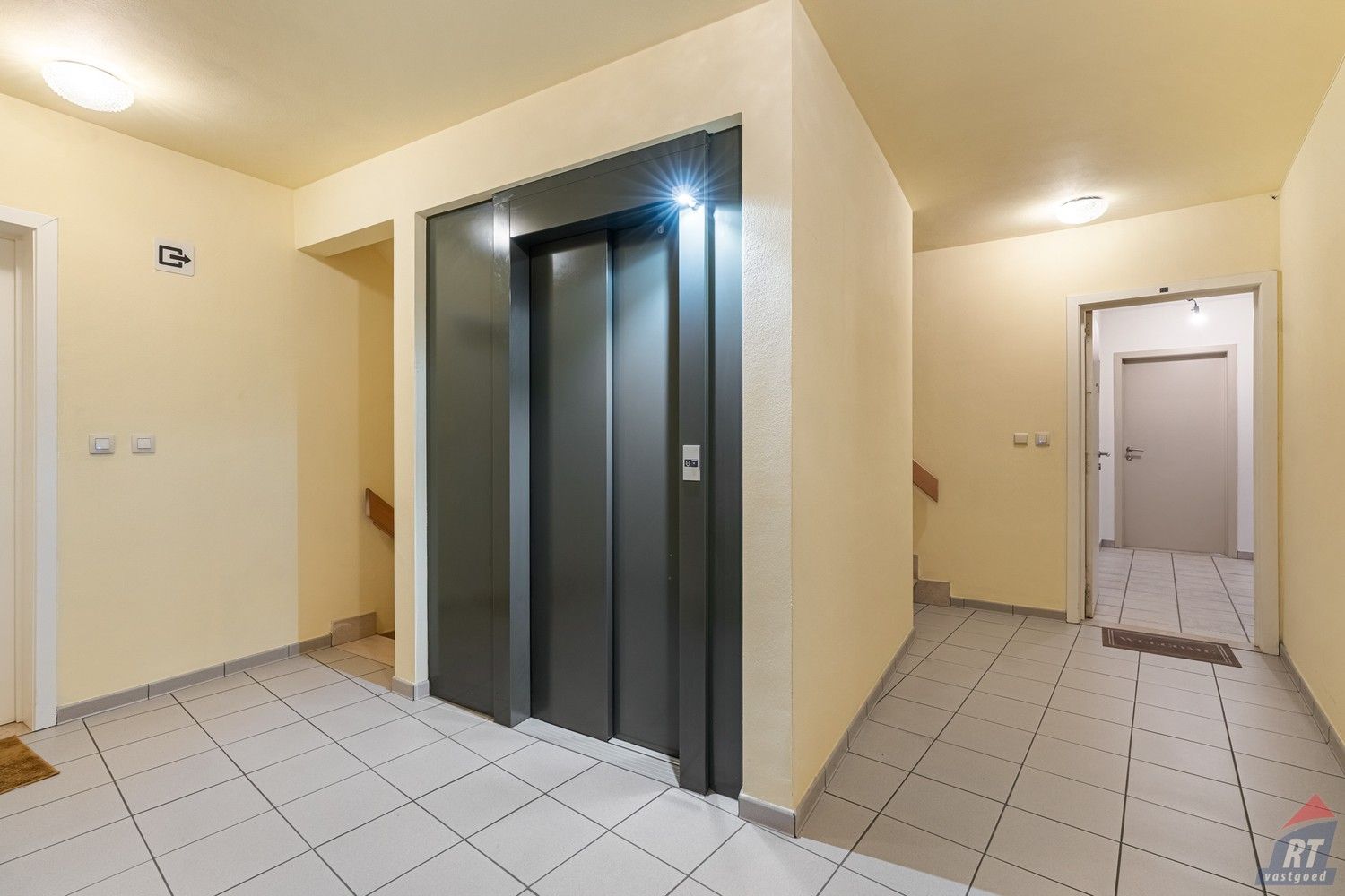 Lichtrijk en energiezuinig 2-slaapkamerappartement met terras in hartje Sint-Truiden foto 11
