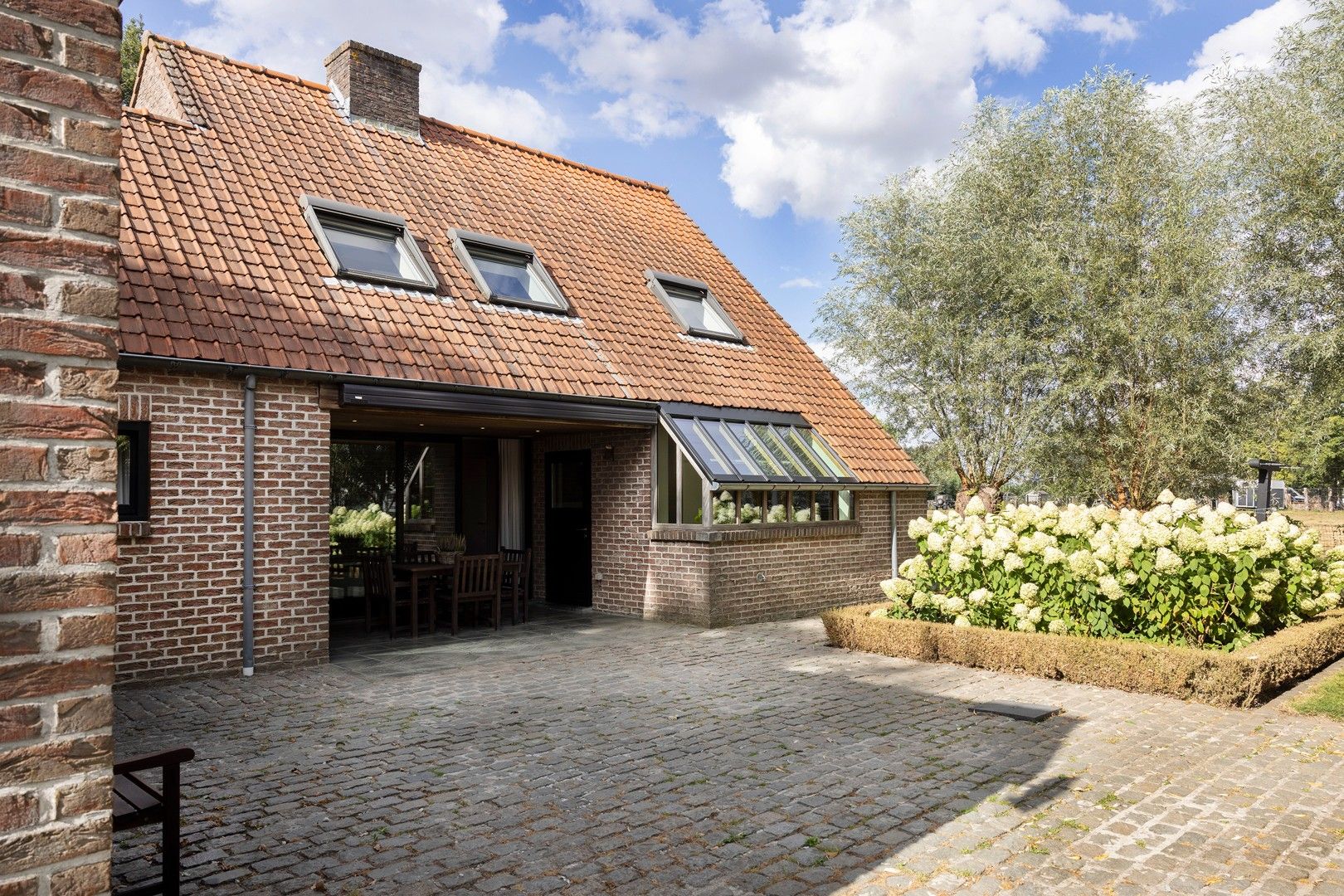 Alleenstaande woning op gegeerde ligging op 2600 m2. foto 15