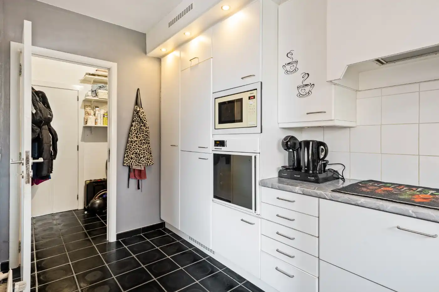 Ruime, instapklare gezinswoning met 4 slpk. en tuin in Ekeren foto 10