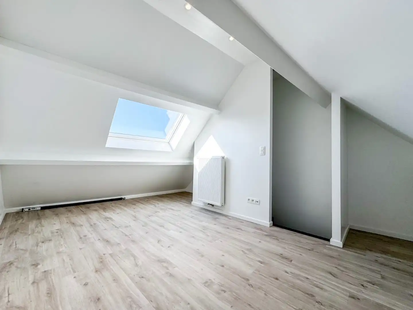 Mooi afgewerkte rijwoning met 3 slaapkamers, tuin en garage op toplocatie! foto 18