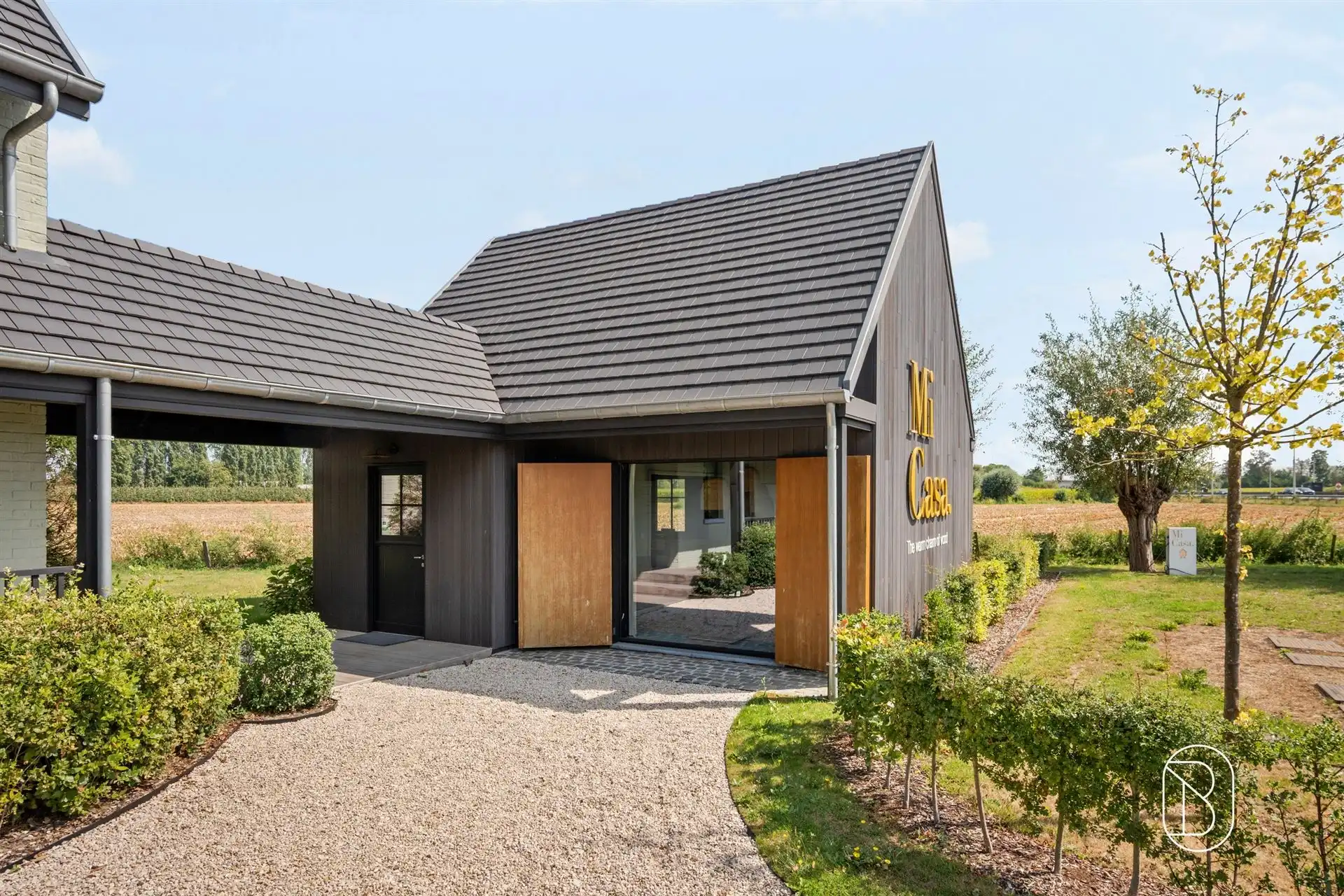 Toffe villa met bijgebouw en tuin met prachtig zicht foto 6
