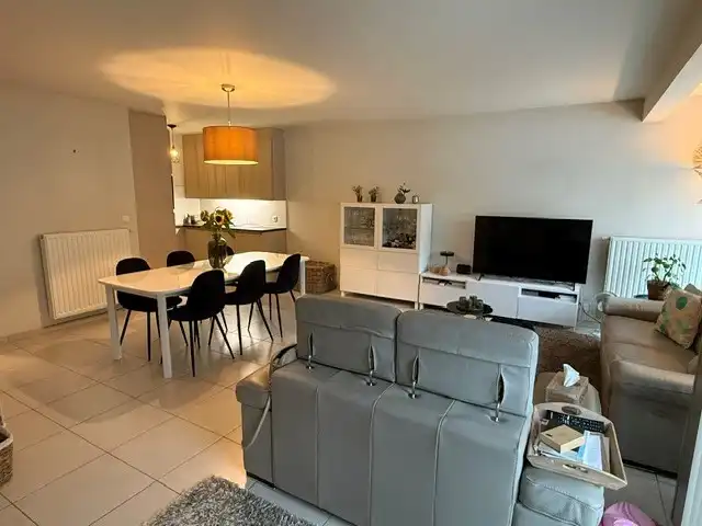 Ruim en toegankelijk 2-slaapkamerappartement met terras in Waregem foto 5