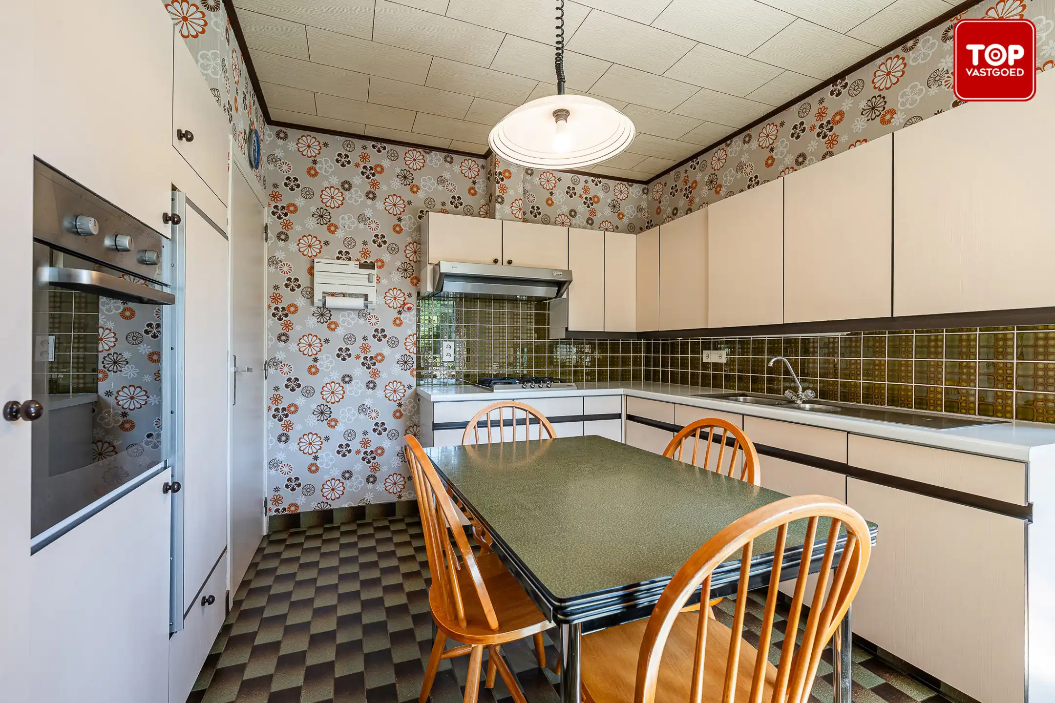 Op te frissen bungalow met 3 ruime slaapkamers en een zonnige tuin van circa 500 m² foto 9