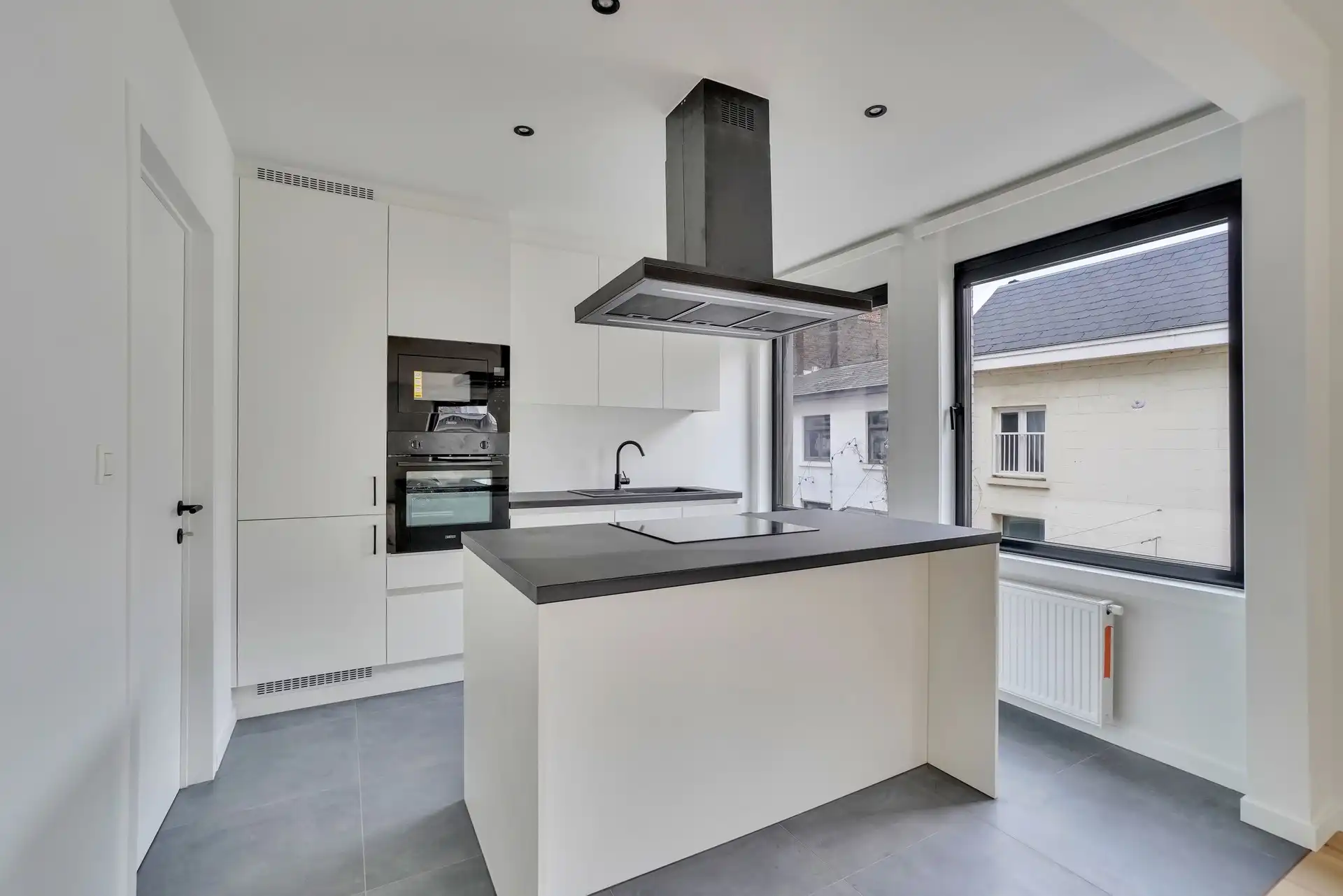 Stijlvol gerenoveerd 2 slaapkamer app. in het centrum Hasselt foto 4