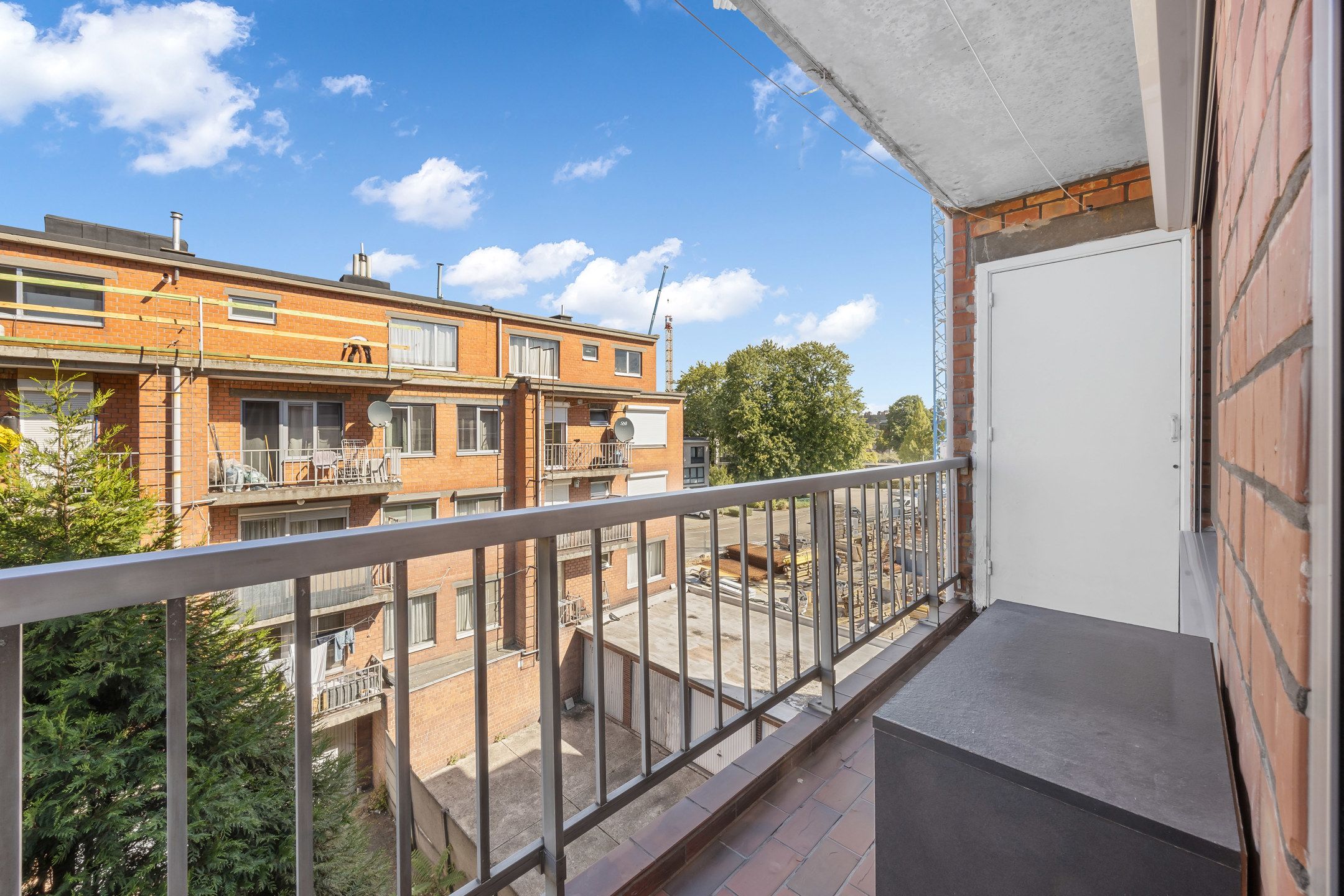 Goed gelegen appartement met 2 slaapkamers en 2 terrassen. foto 16