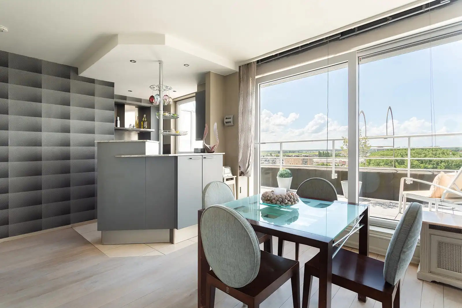 Exclusief penthouse met panoramisch uitzicht op de 12de verdieping foto 9