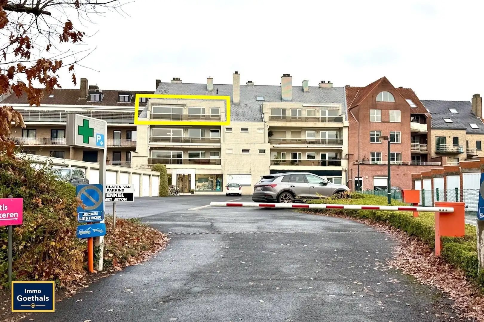 CENTRAAL GELEGEN APPARTEMENT MET GROOT TERRAS IN GARAGE. foto 3