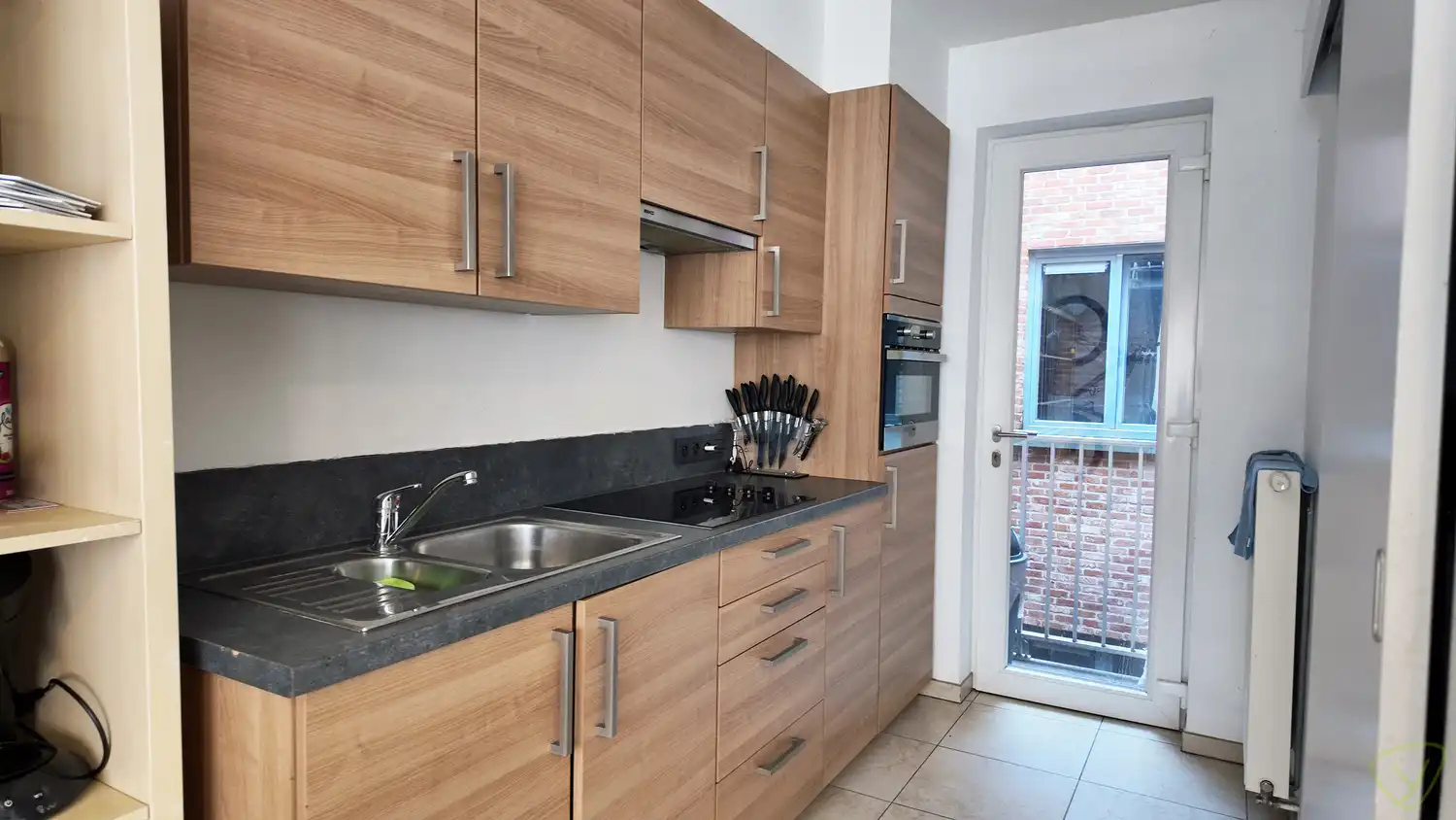 Centraal gelegen appartement vlakbij de Markt van Eeklo! foto 4
