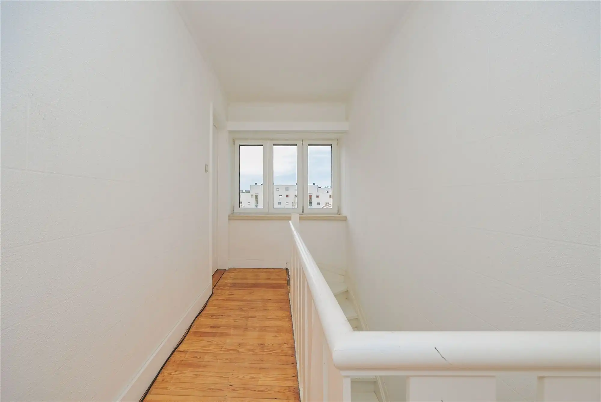 Instapklaar huis met magazijn in het centrum foto 23