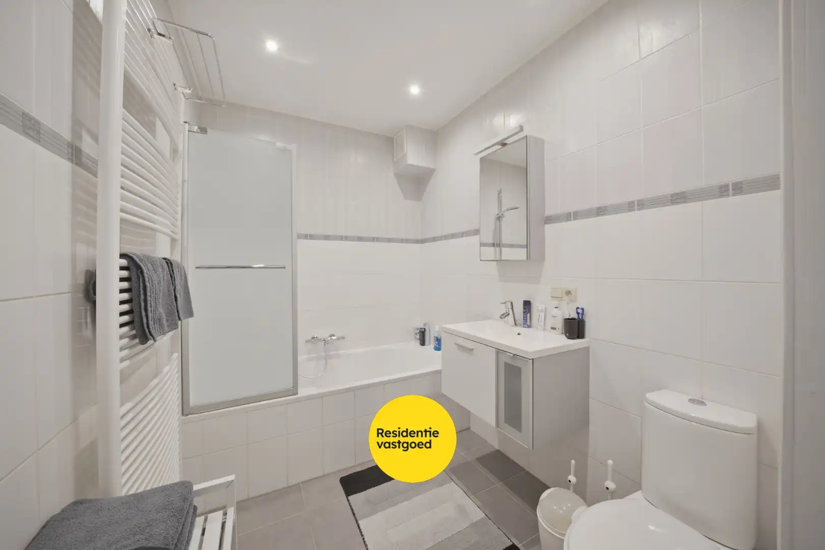 Ruime bel-étage woning met tuin en garage op rustige ligging te Bredene foto 20