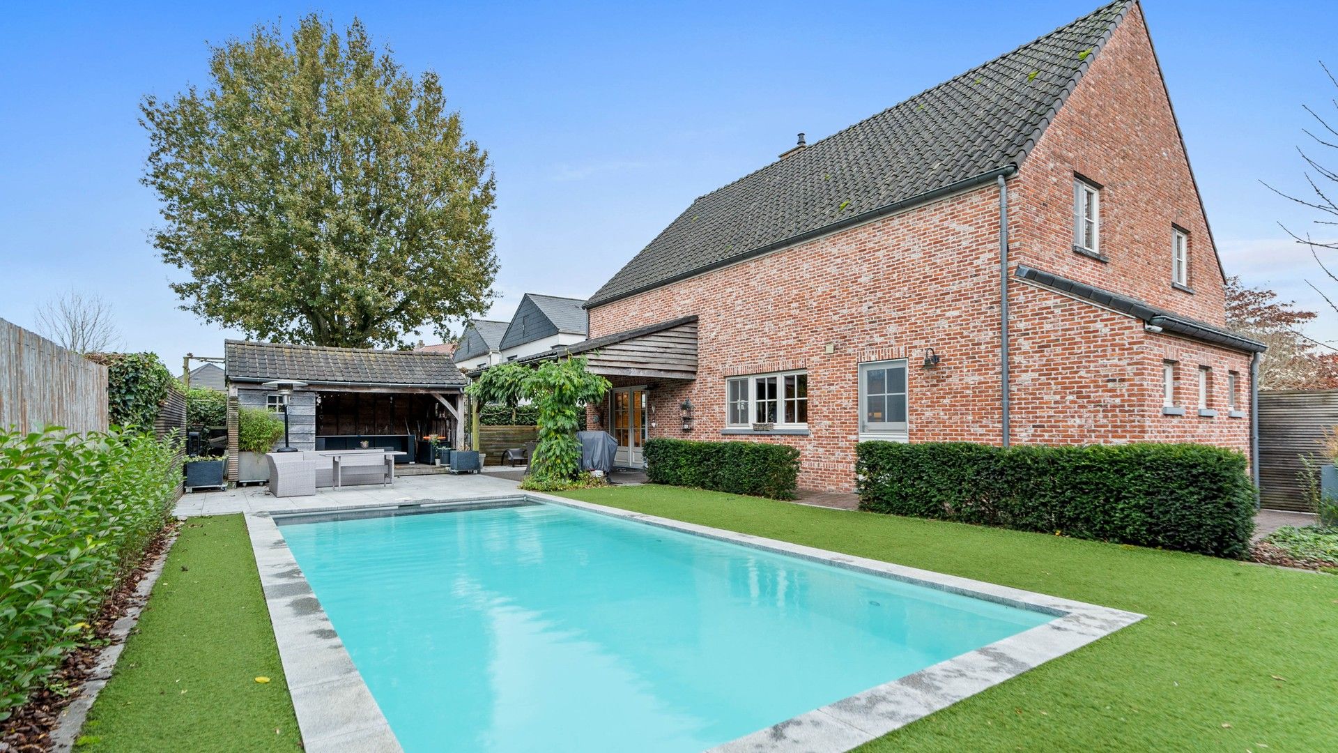 High-end instapklare villa met zwembad en poolhouse foto 4