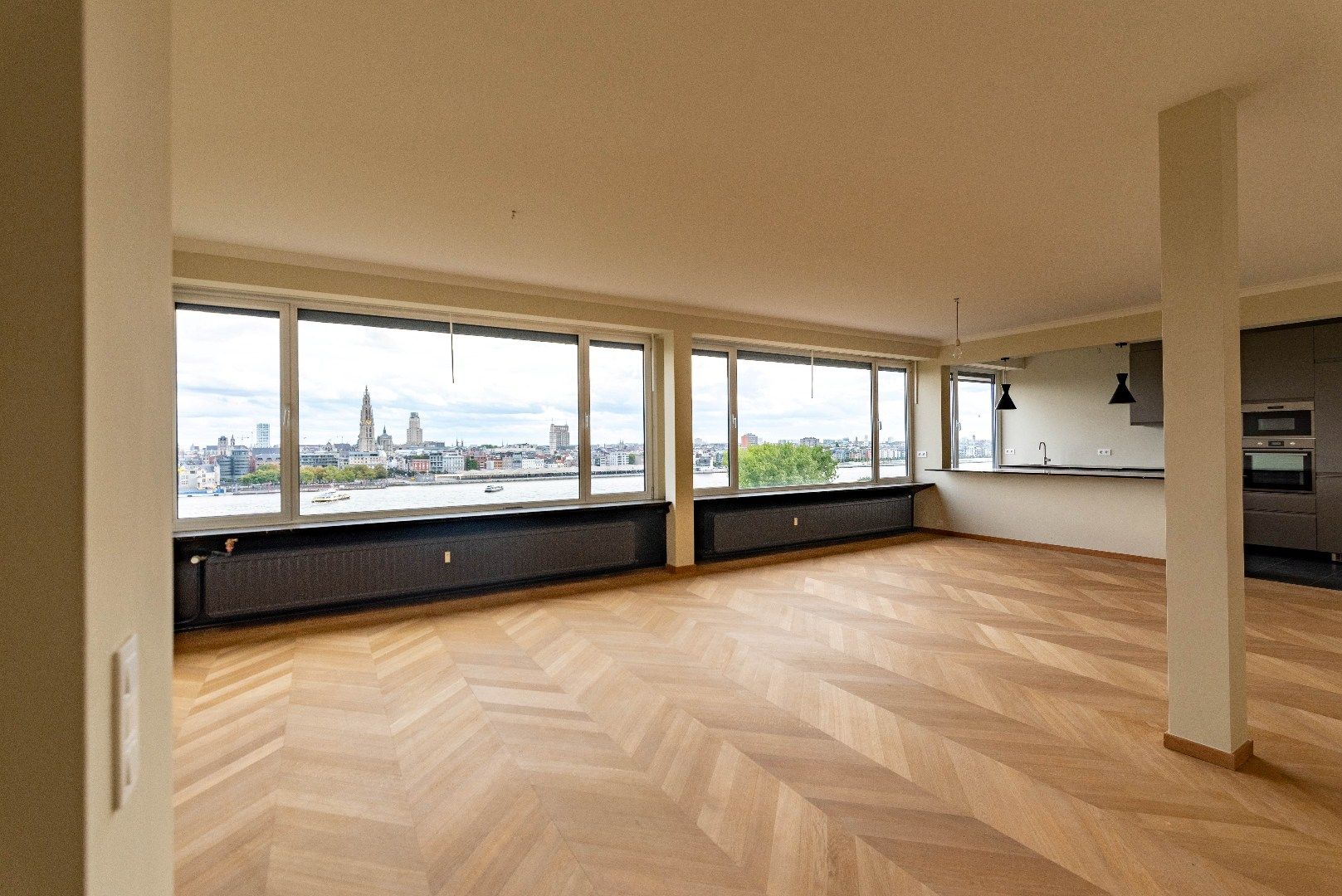 Ruim appartement met terras foto {{pictureIndex}}