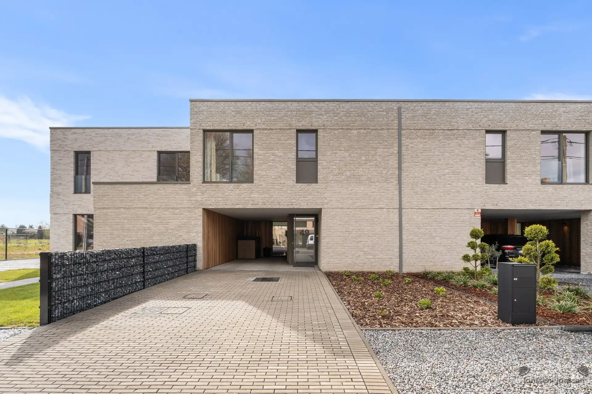 Nieuwbouwwoning met 3 slaapkamers foto {{pictureIndex}}