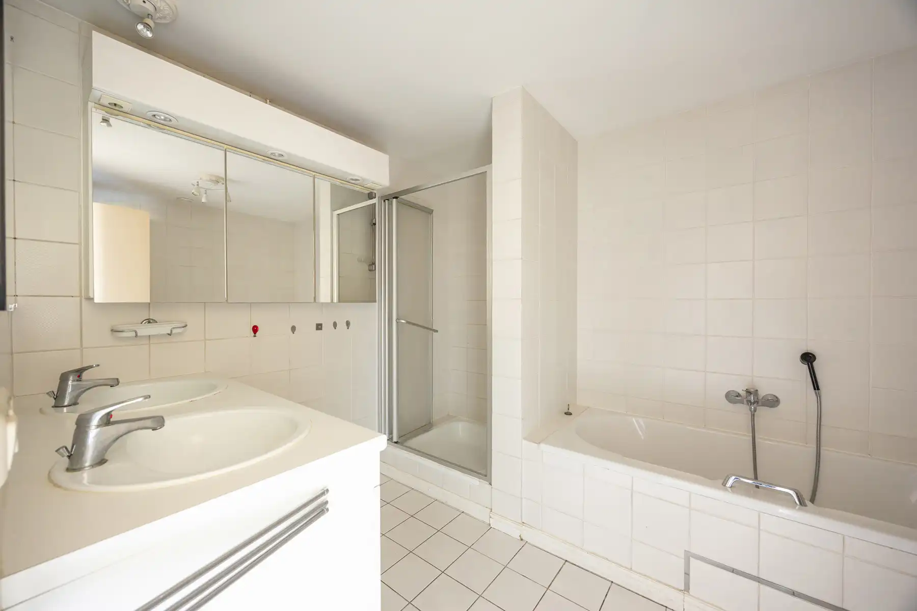 Ruim 2-slaapkamerappartement met lift, 2 terrassen en garage. foto 9