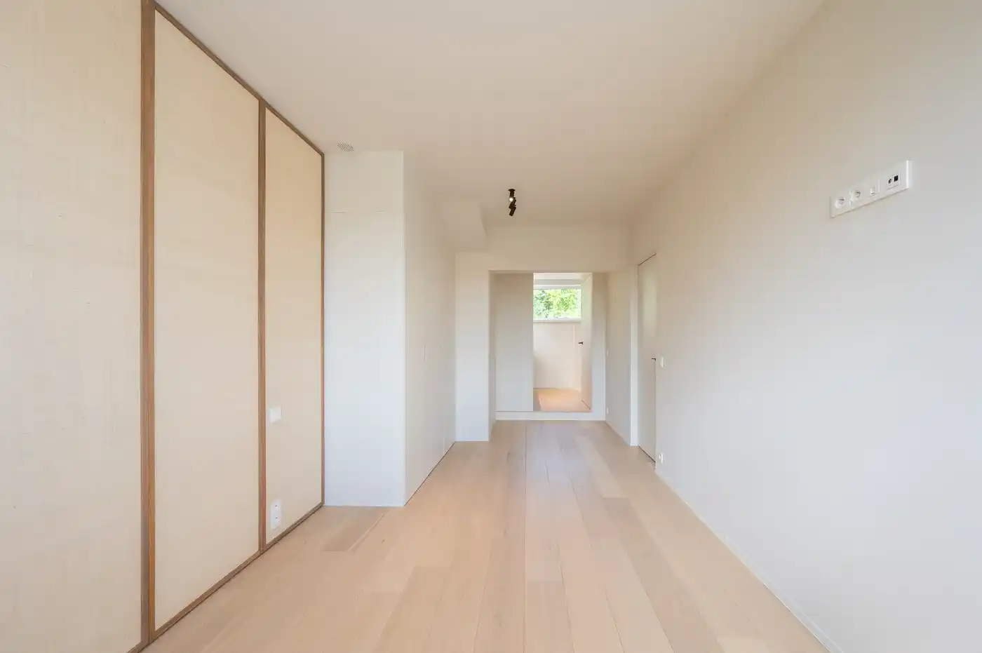 Luxueus gerenoveerde villa met zwembad op een toplocatie in een rustige residentiële wijk van het Zoute. foto 37