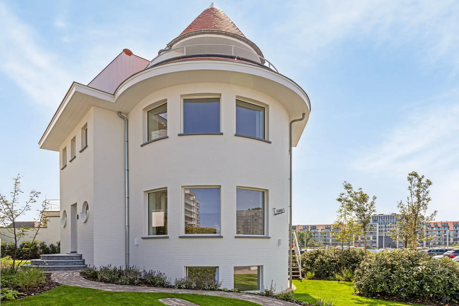 Exclusieve, volledig gerenoveerde hoekvilla met adembenemend zeezicht aan de Zeedijk. foto 3