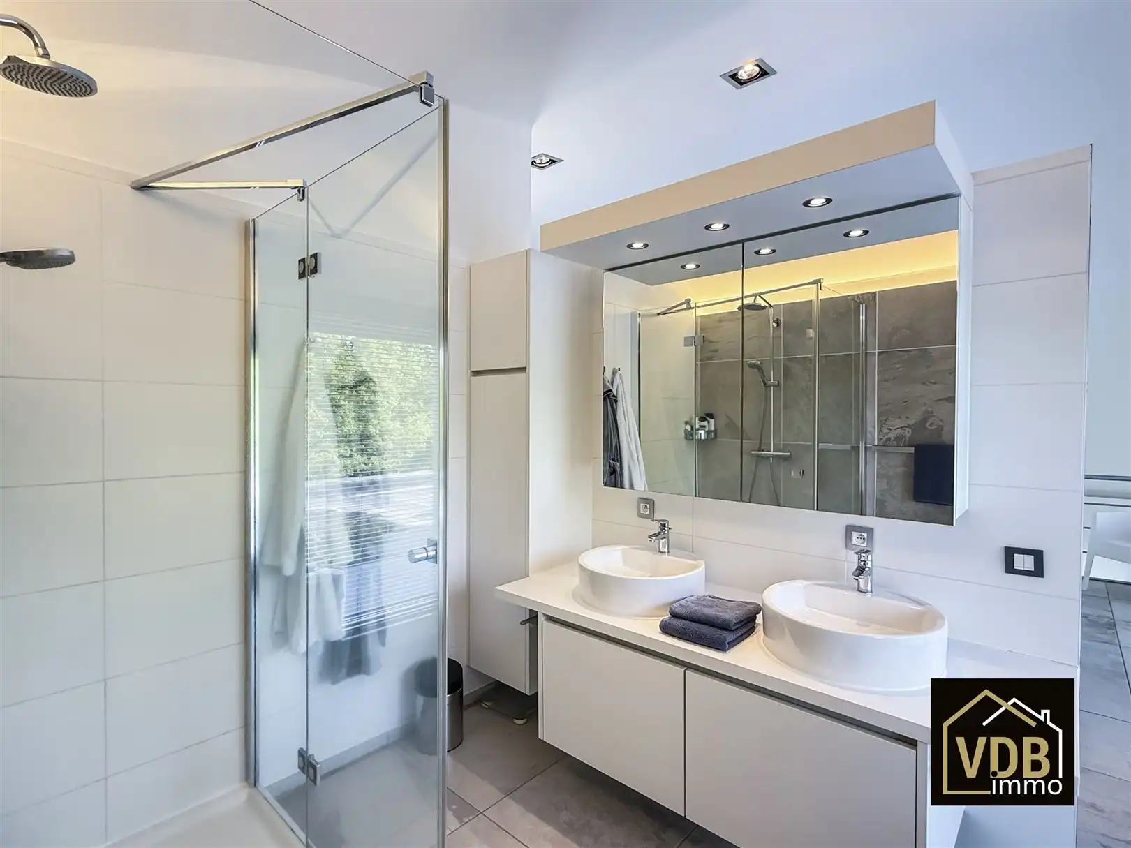 COMMERCIEEL PAND MET PENTHOUSE OP TOP LOCATIE foto 65