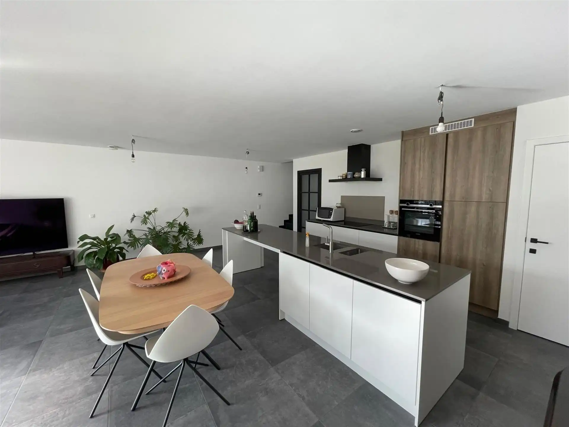 ZEER RUIME KWALITATIEVE WONING MET INPANDIGE GARAGE foto 8