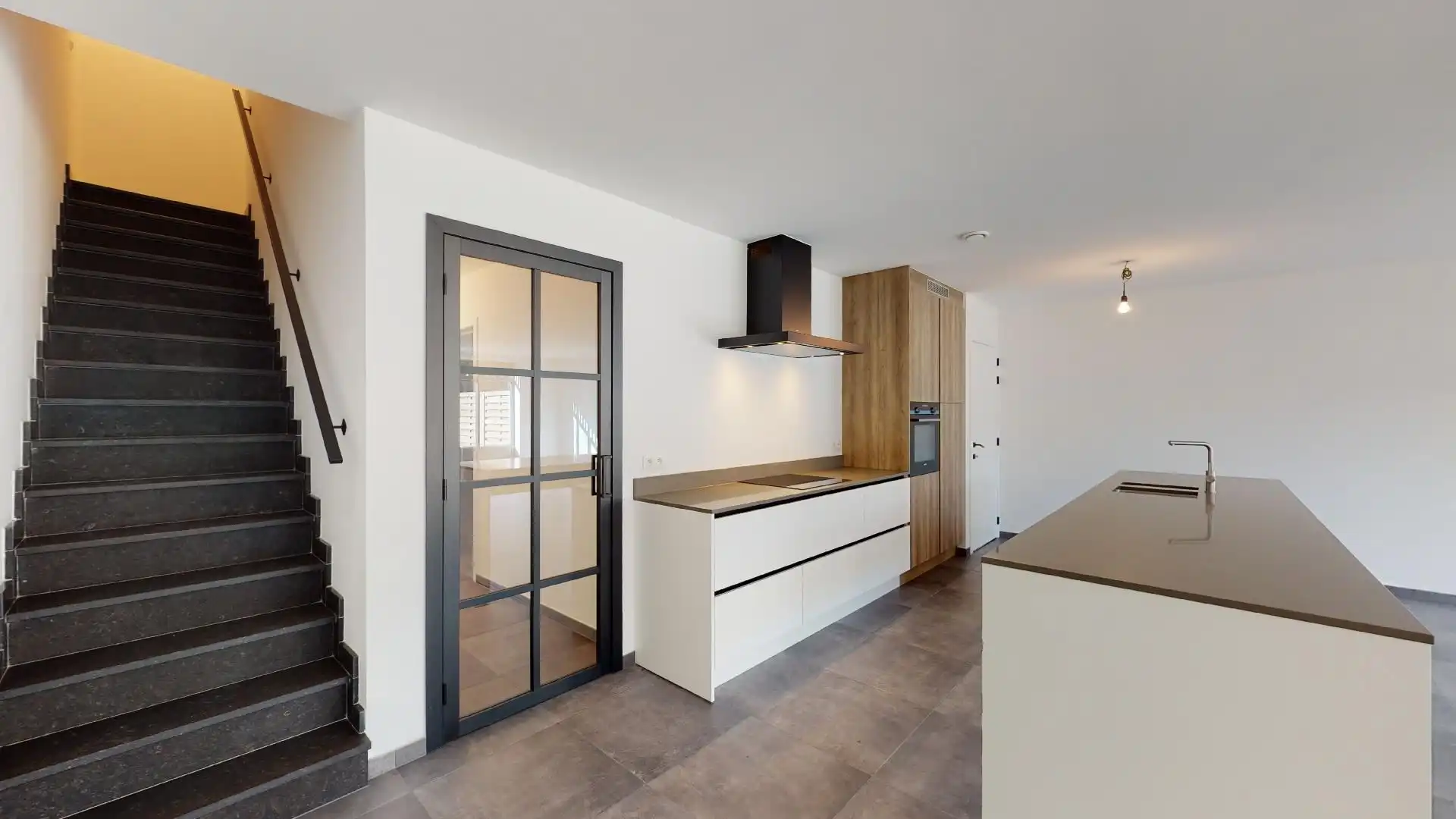 ZEER RUIME KWALITATIEVE WONING MET INPANDIGE GARAGE foto 8