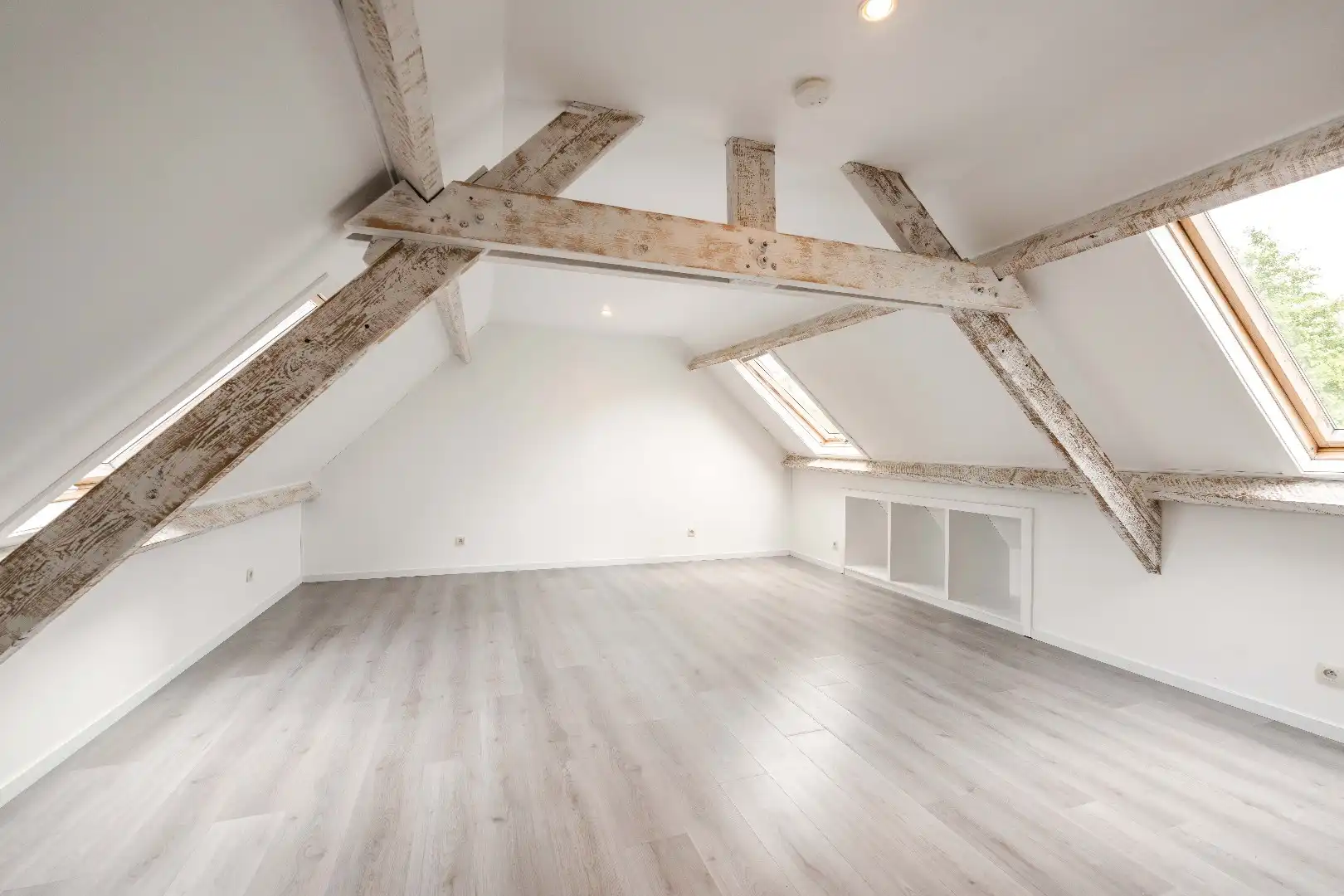 INSTAPKLARE GEZINSWONING OP TOPLOCATIE!! foto 14
