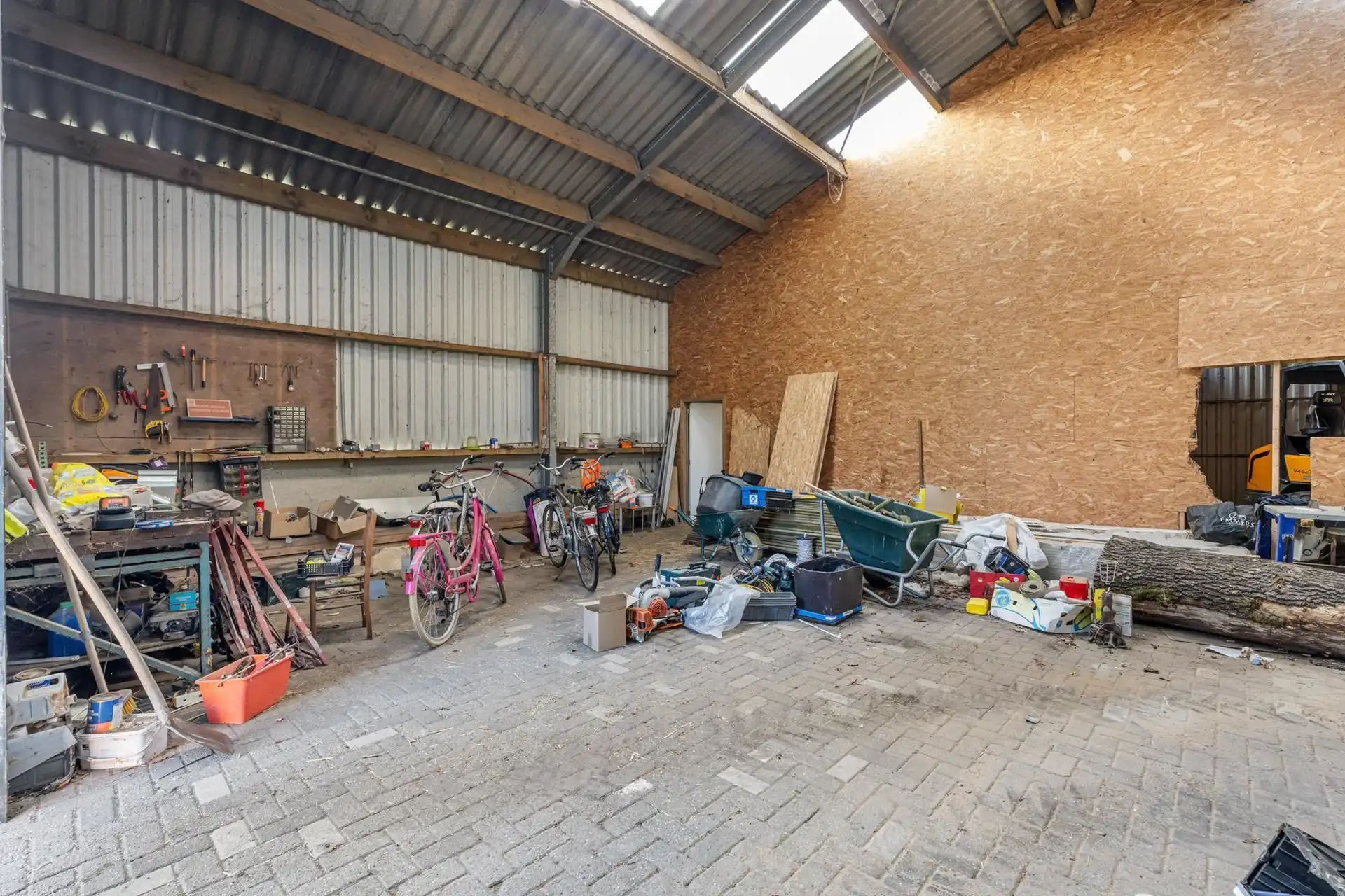 Landelijke hoeve met stallingen en potentieel. foto 35