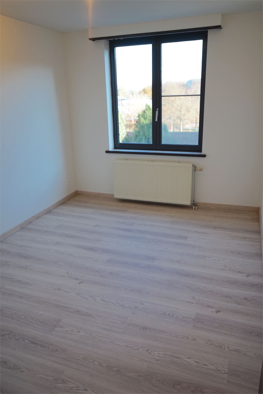 Ruim vernieuwd appartement op TOPLOCATIE met garage! foto 8