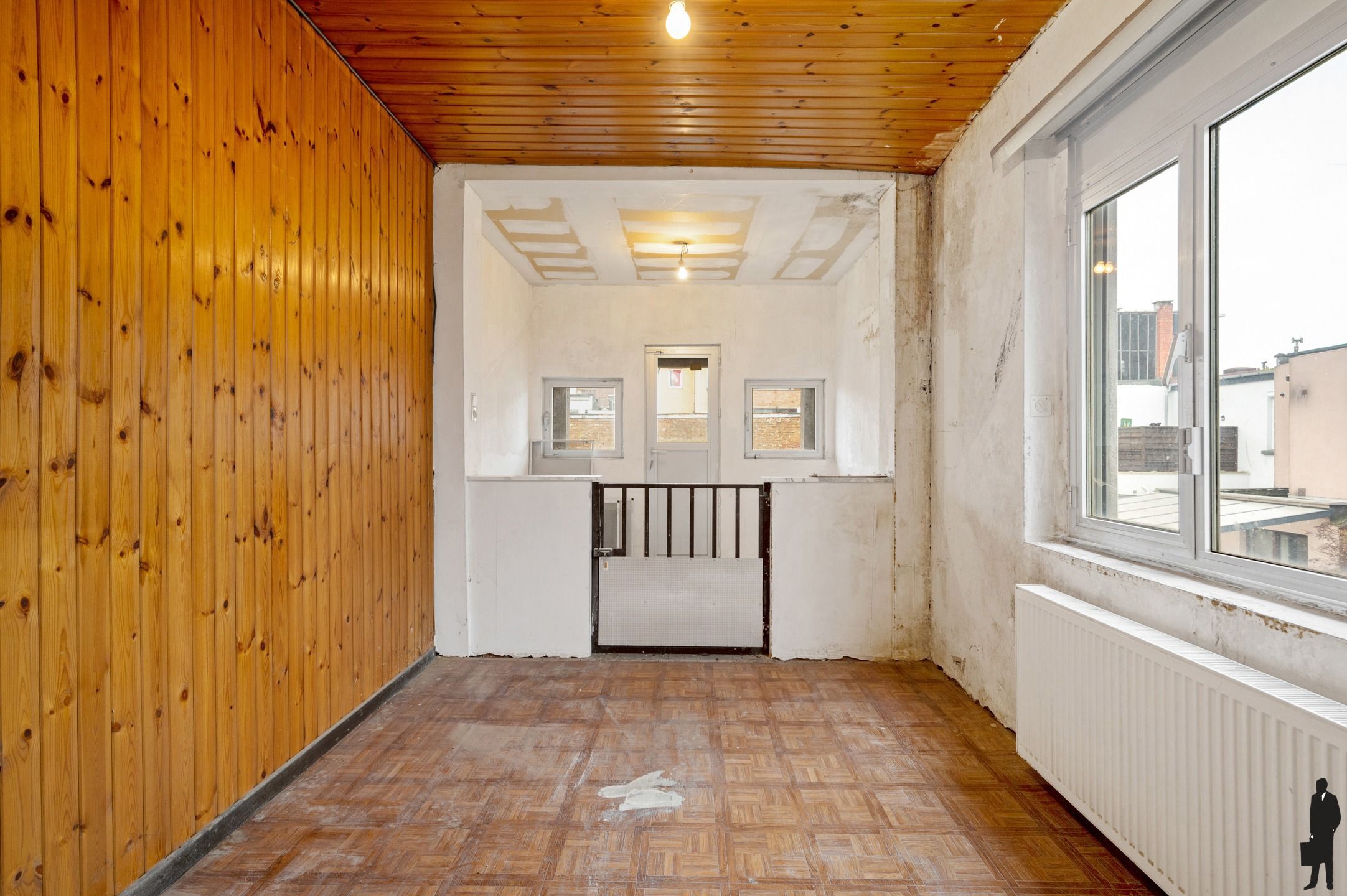 Op te frissen woning met ruime tuin foto 11