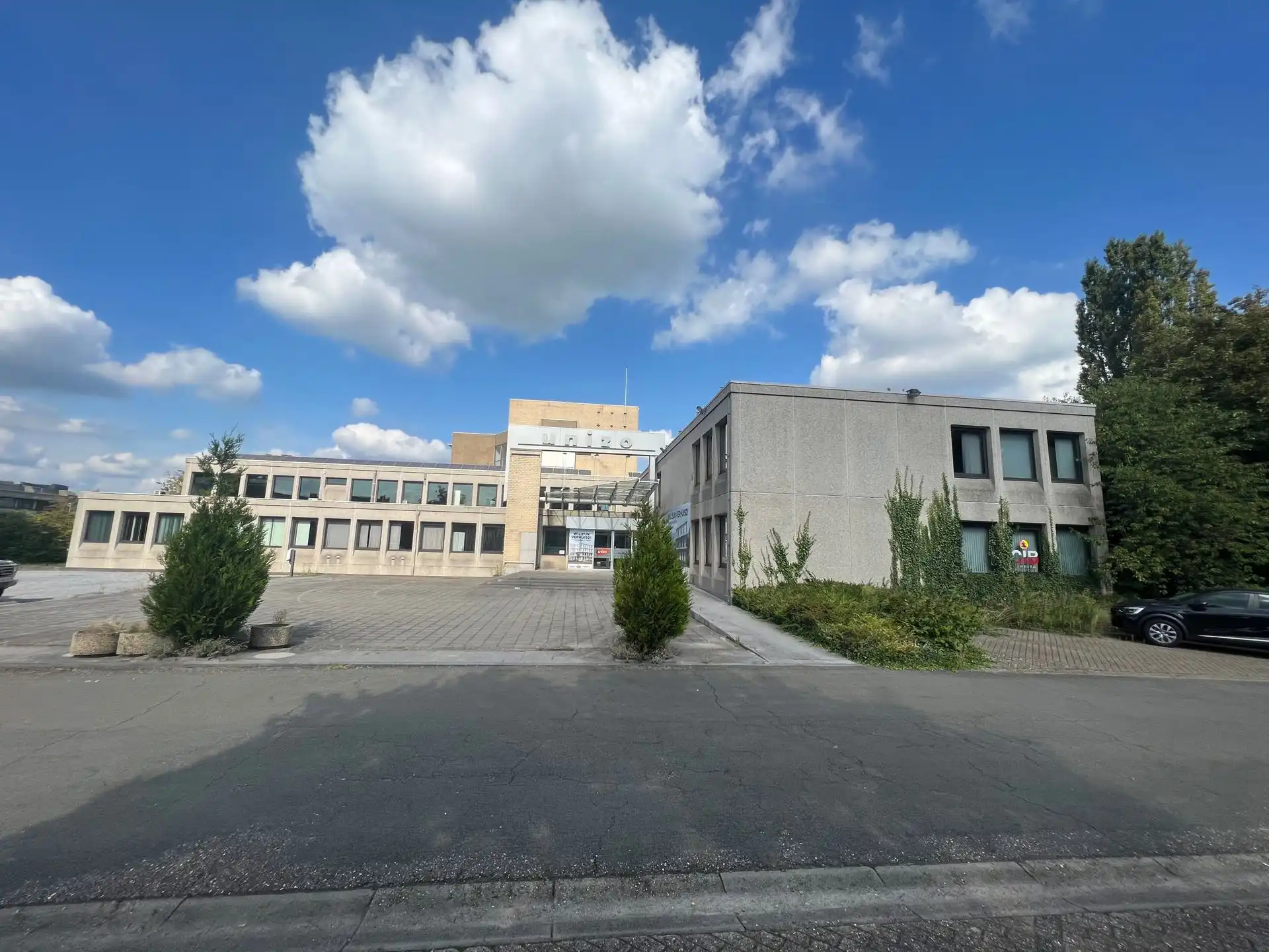 KANTOORGEBOUW IN HASSELT foto {{pictureIndex}}