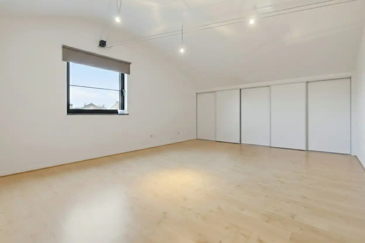 Ruime woning met 5 slaapkamers en binnenzwembad foto 18