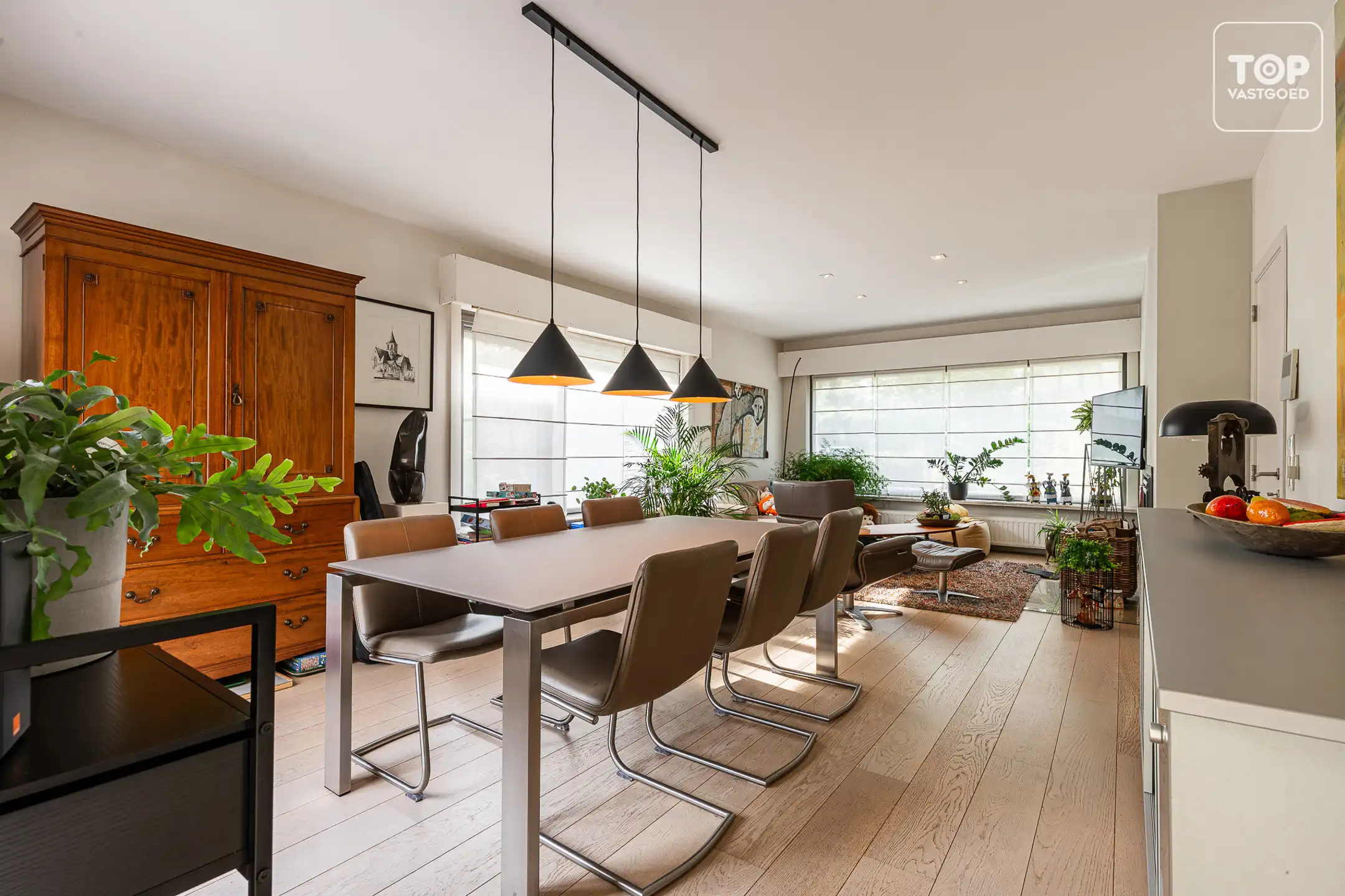 Instapklare halfopen woning met 4 slaapkamers, garage en mooie tuin foto 8