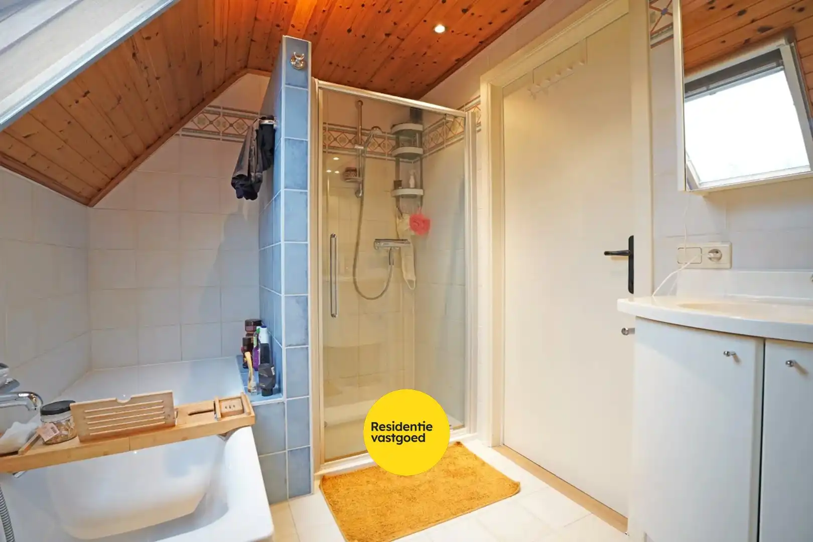 Gerenoveerde alleenstaande woning op 637m² te Veurne! foto 18
