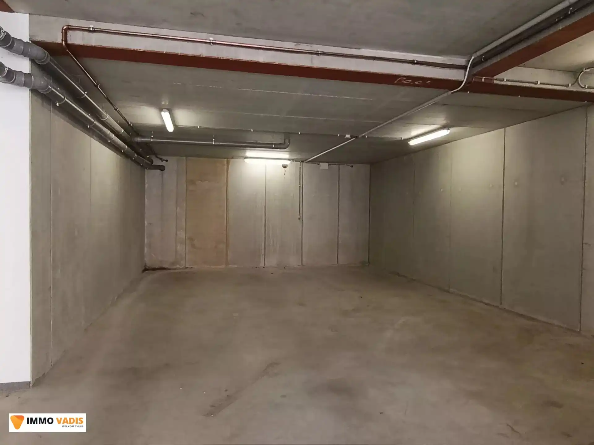 ruime garage/ stockageruimte foto 3