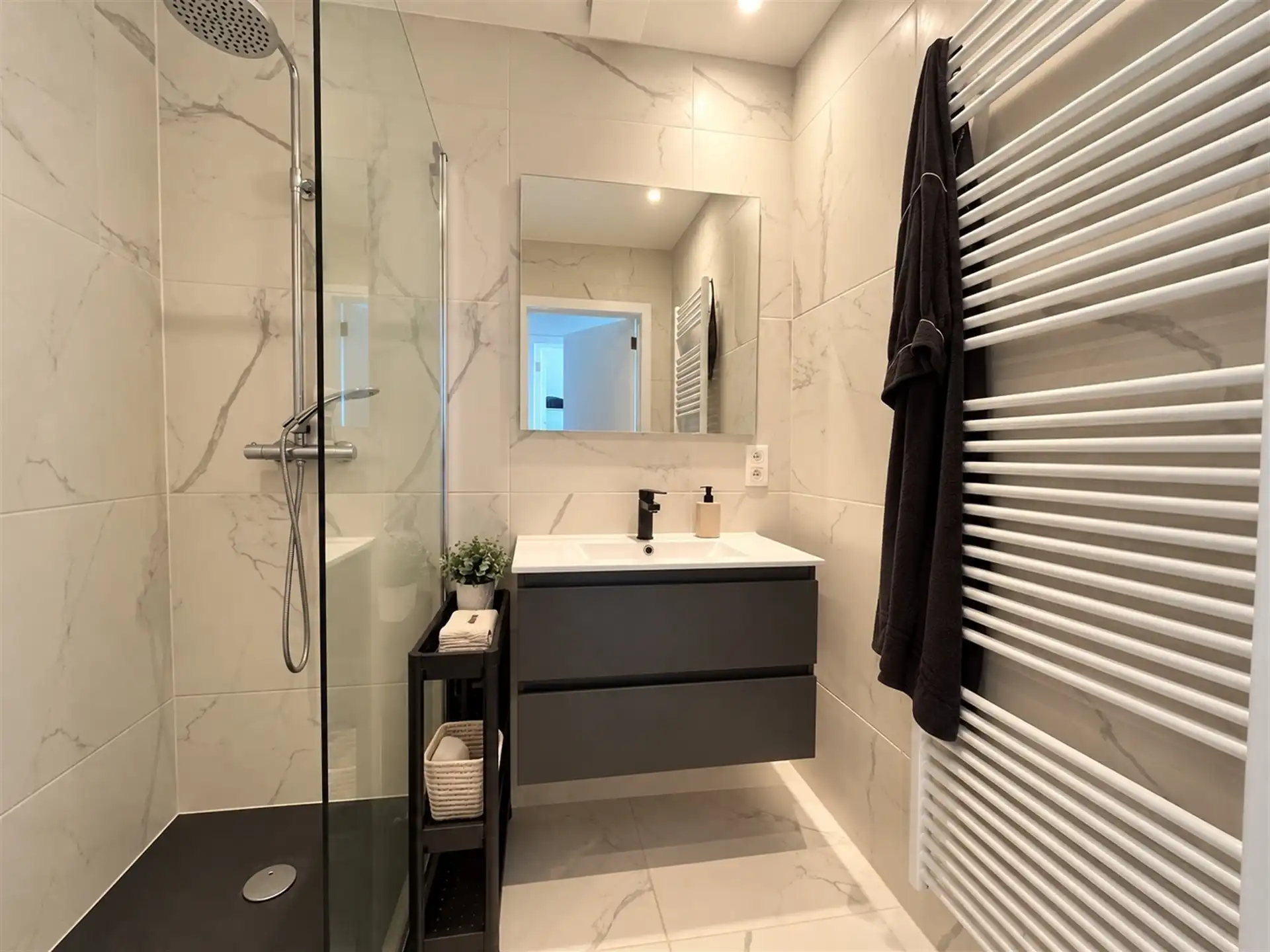 Appartement met 2 slaapkamers en terrasje! foto 7