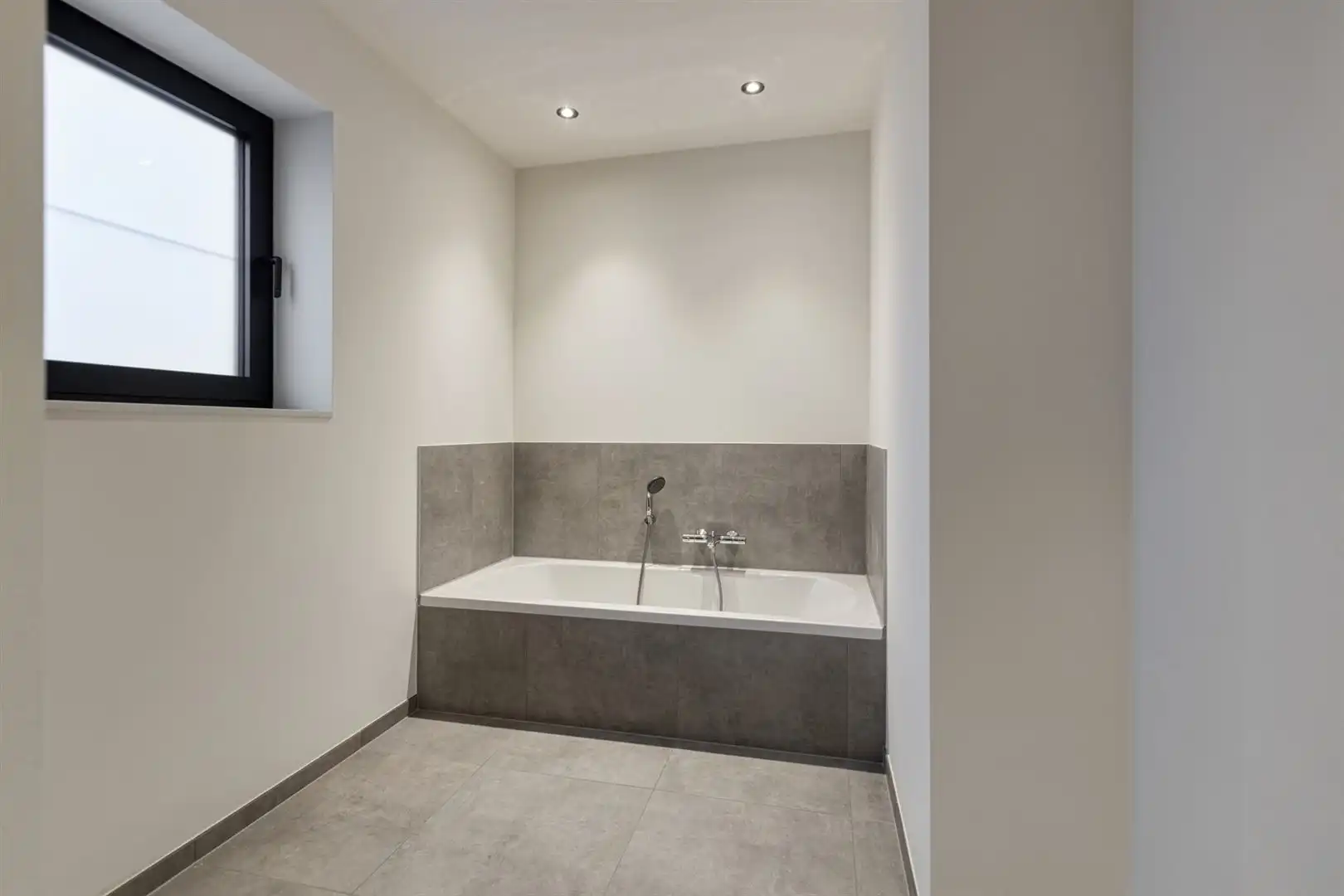 TE HUUR: Ruime nieuwbouwwoning met 3 slaapkamers te Pelt! foto 13