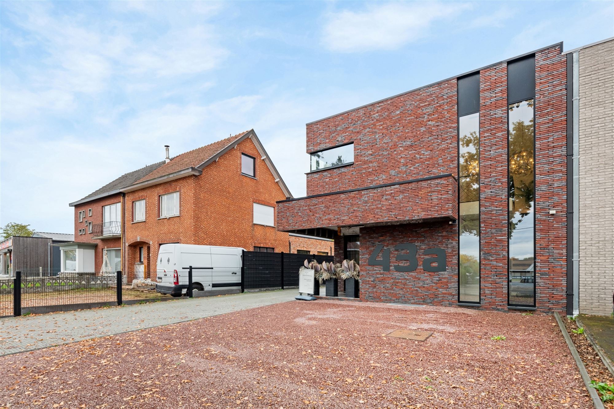 MODERNE VOLLEDIG AFGEWERKTE EN INSTAPKLARE WONING MET 3 SLAAPKAMERS EN POLYVALENTE KELDER VOOR BIJBEROEP foto 31