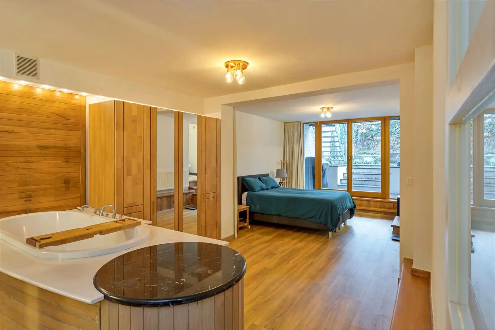 Gelijkvloers gemeubeld 1 slaapkamer appartement met tuin op A-locatie foto 13