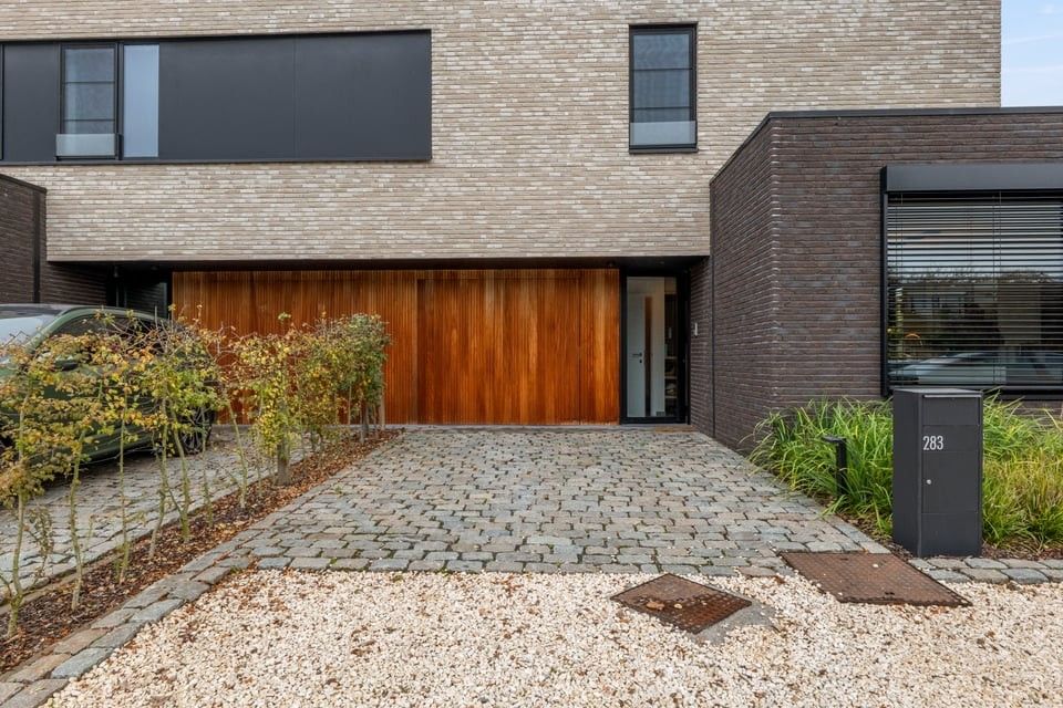 MODERNE HALFOPEN BEBOUWING MET INPANDIGE GARAGE EN RUIME TUIN IN SINT-TRUIDEN foto 31
