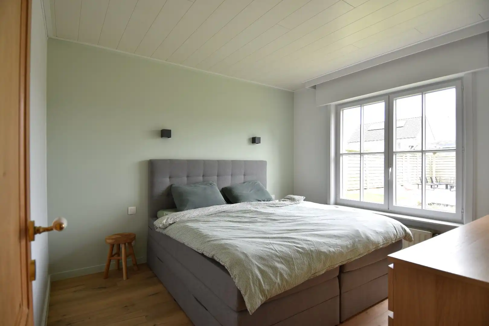 Instapklare woning met 3 slaapkamers, garage en een mooi stukje tuin te koop in residentiële wijk te Aalbeke foto 14