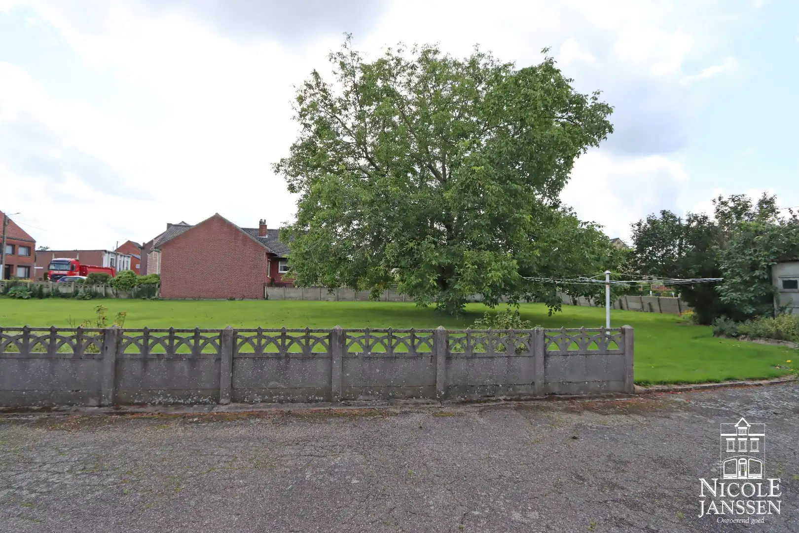 Te renoveren langgevelhoeve met garage en royale tuin op rustige locatie foto 14