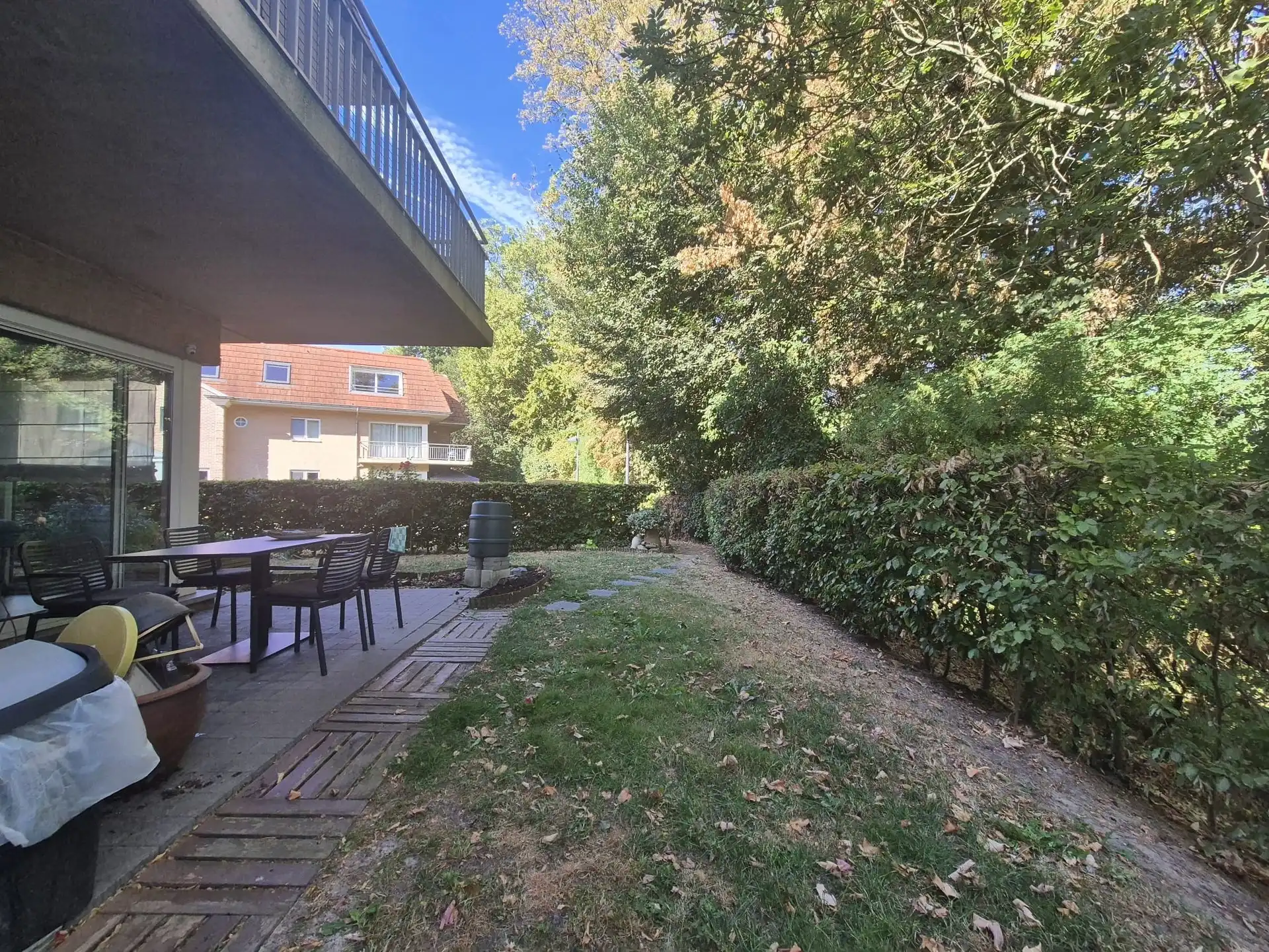Ruim gelijkvloers villa appartement gelegen in afgesloten residentie.  foto 10