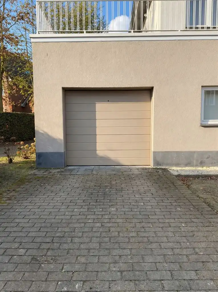 Luxe appartement voorzien van 4 slaapkamers, ruim terras, afgesloten garagebox en 2 autostaanplaatsen gelegen nabij het centrum van Maaseik. foto 21