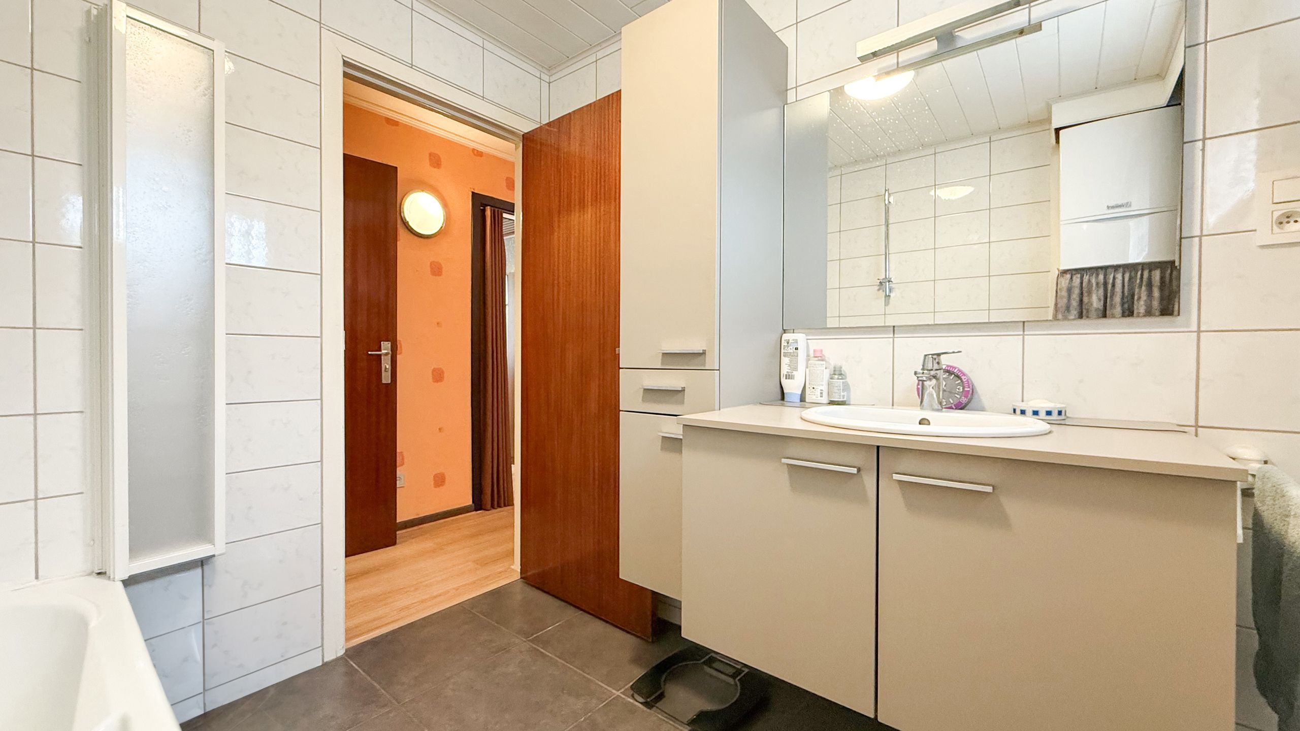 Instapklare woning met 4 slpk in Heusden-Zolder! foto 15
