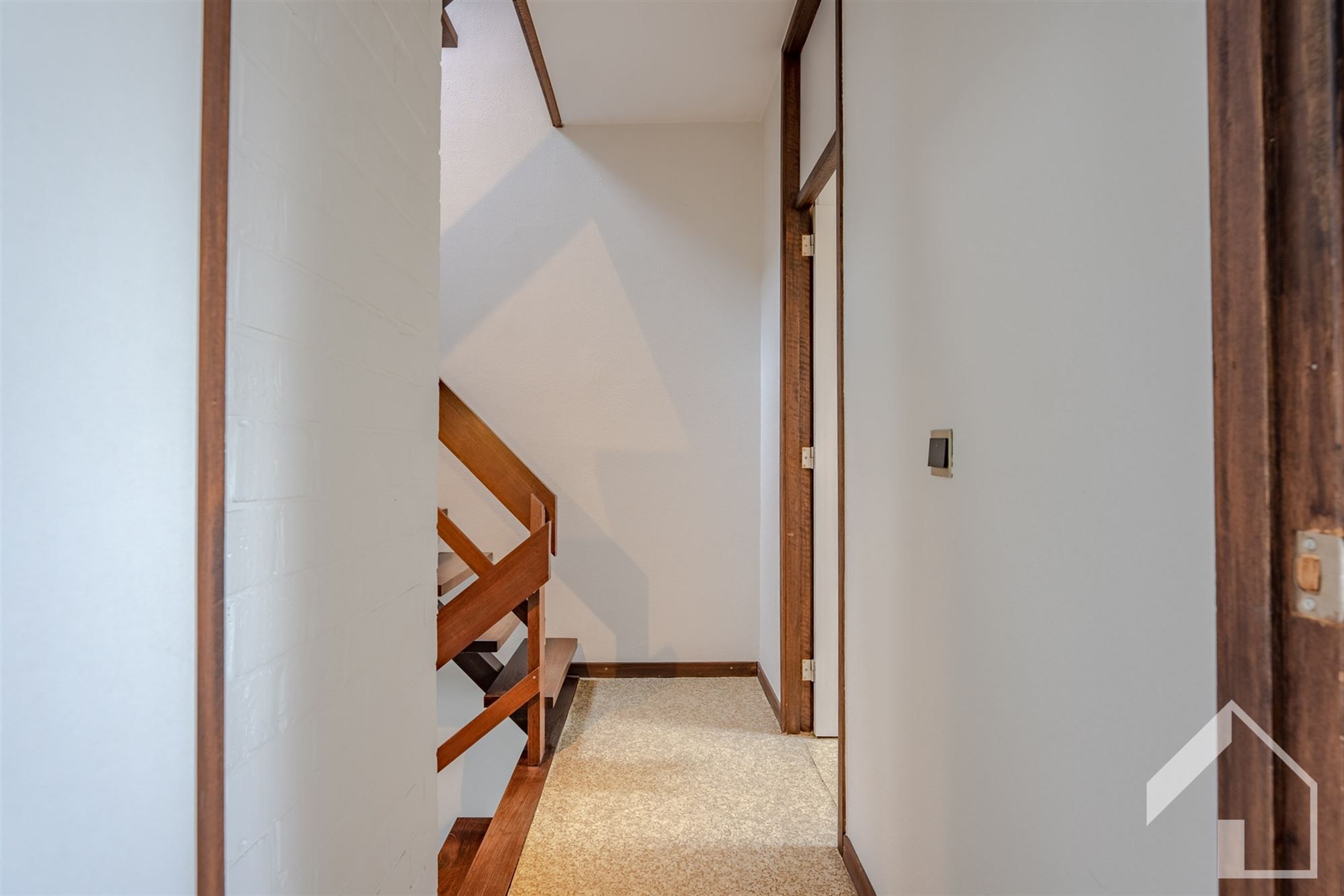 Ruime woning met 4 slaapkamers foto 17