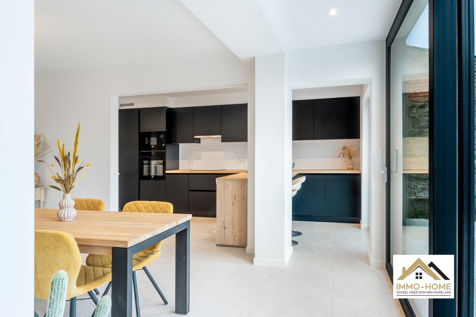 Zeer ruime woning met prachtig open zicht op agrarisch gebied foto 3