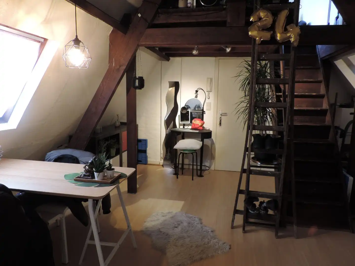Gezellig appartementje met 1 slaapkamer en mezzanine foto 2