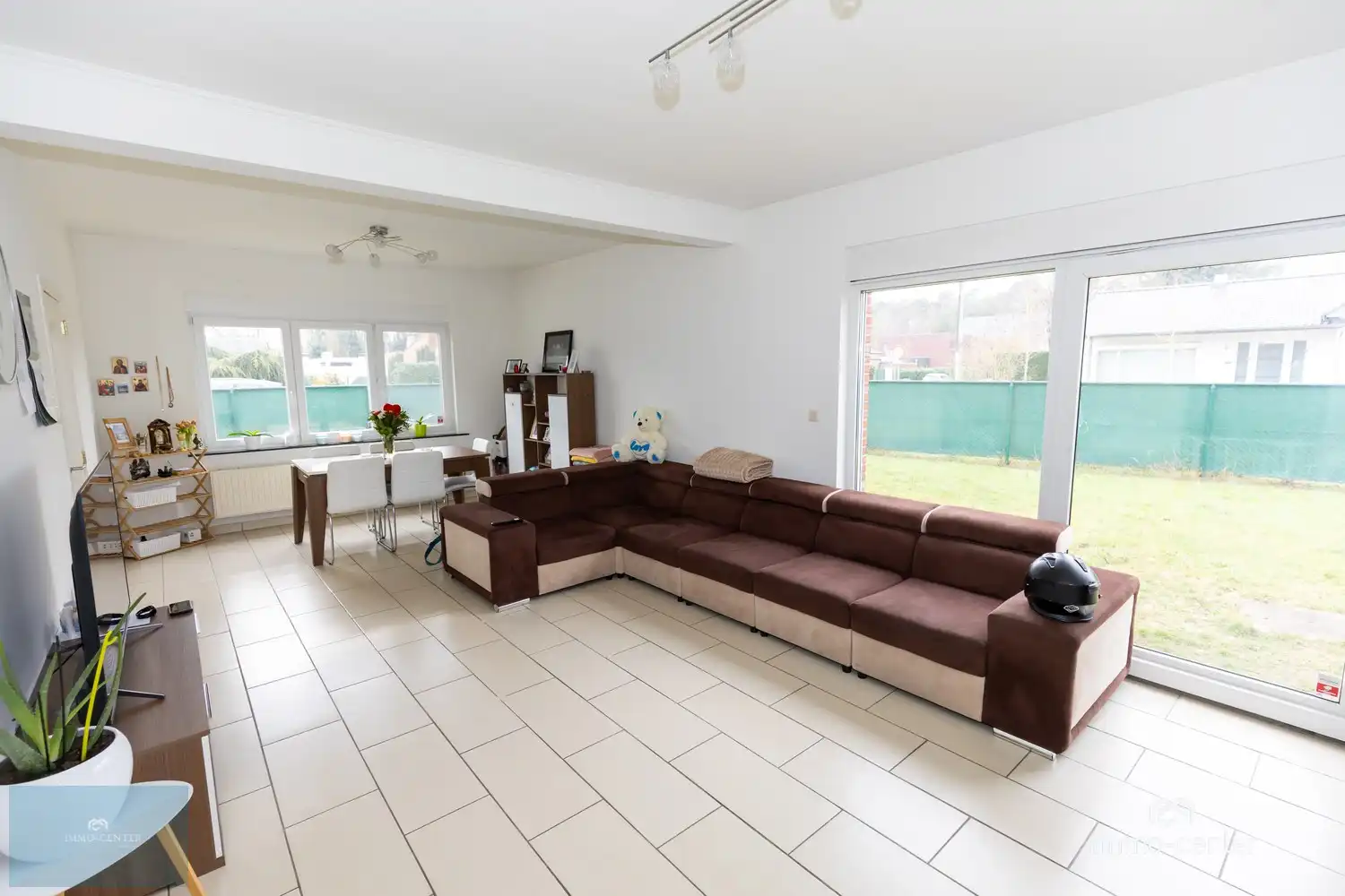 Ruime open bebouwing met westgerichte tuin in Genk foto 10